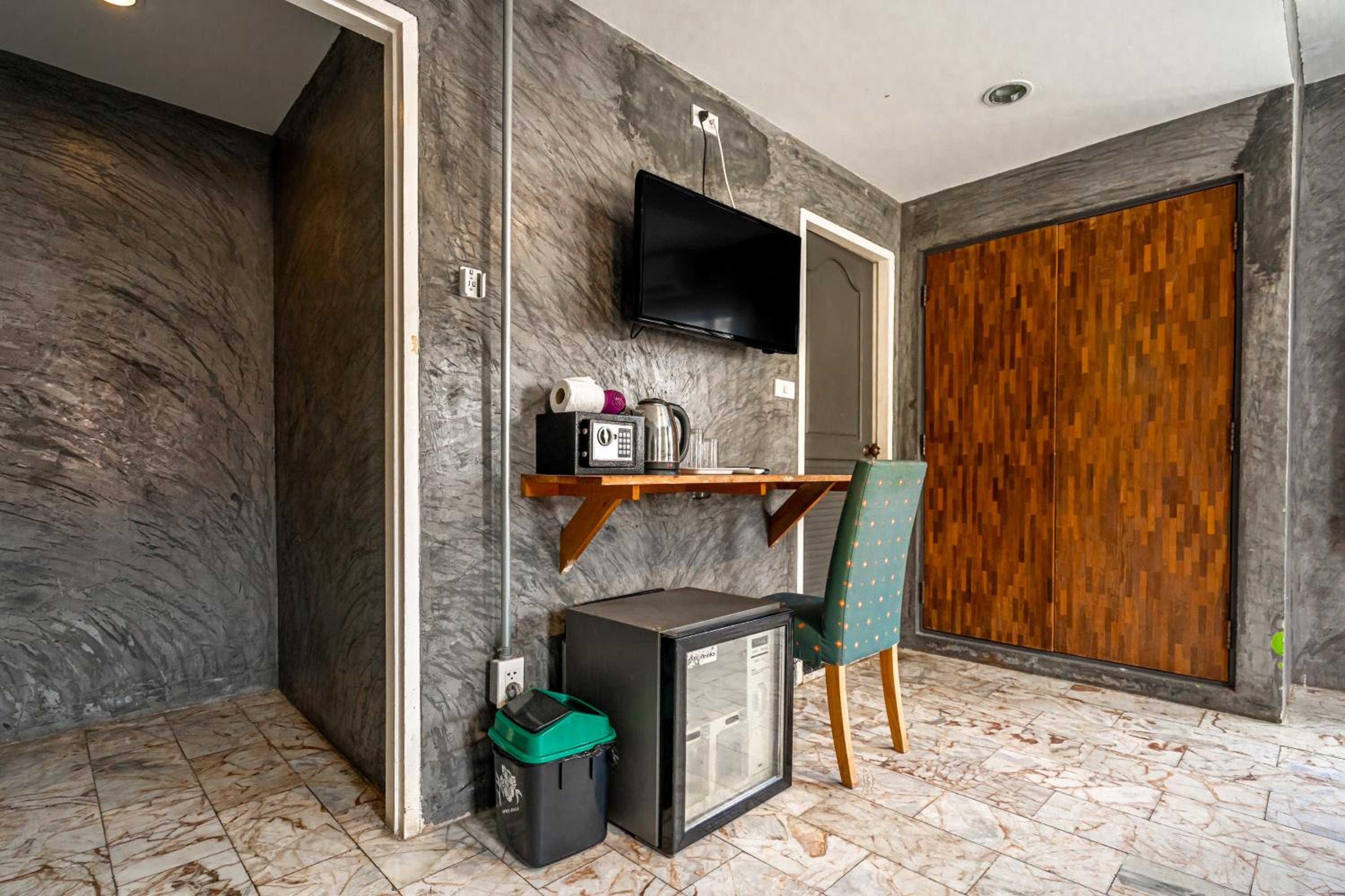 Standard Double Room - Photo 7