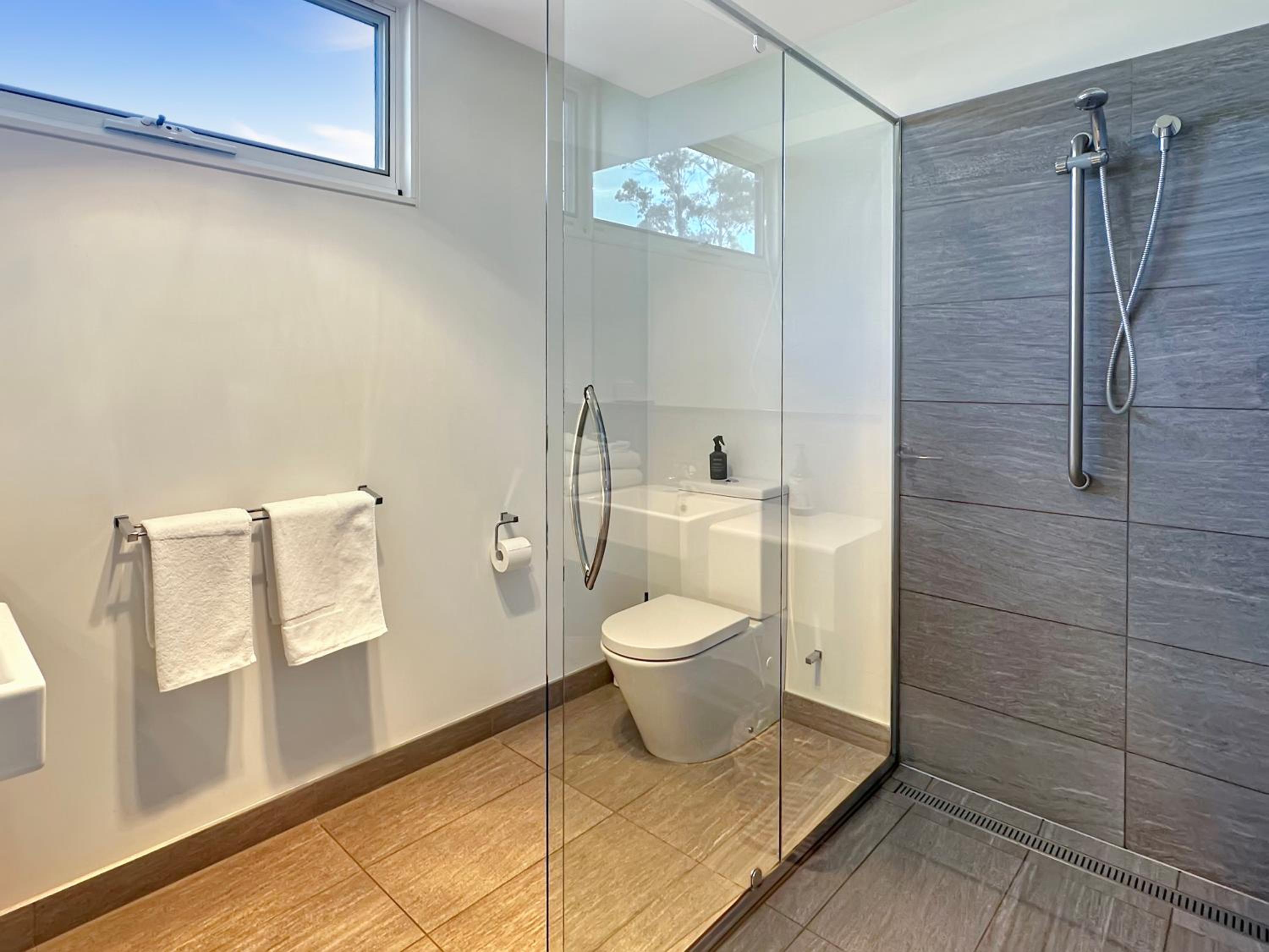 Deluxe King Suite photo 2