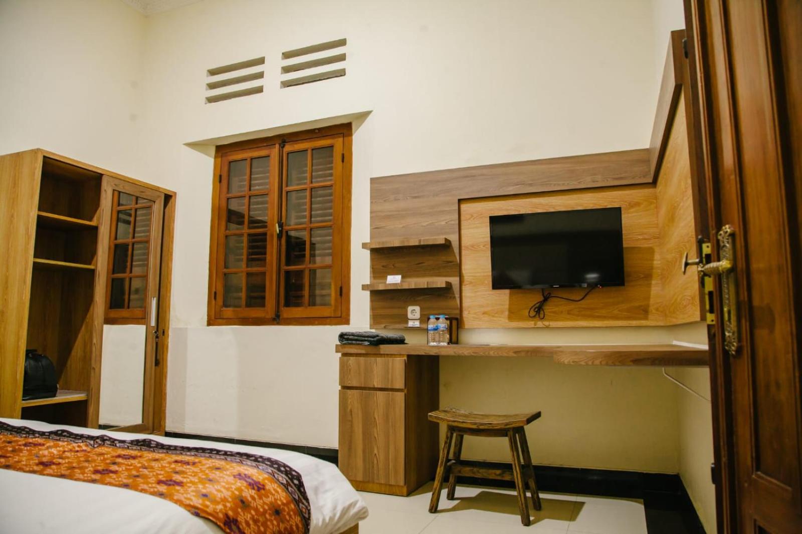 Deluxe Room - Photo 6