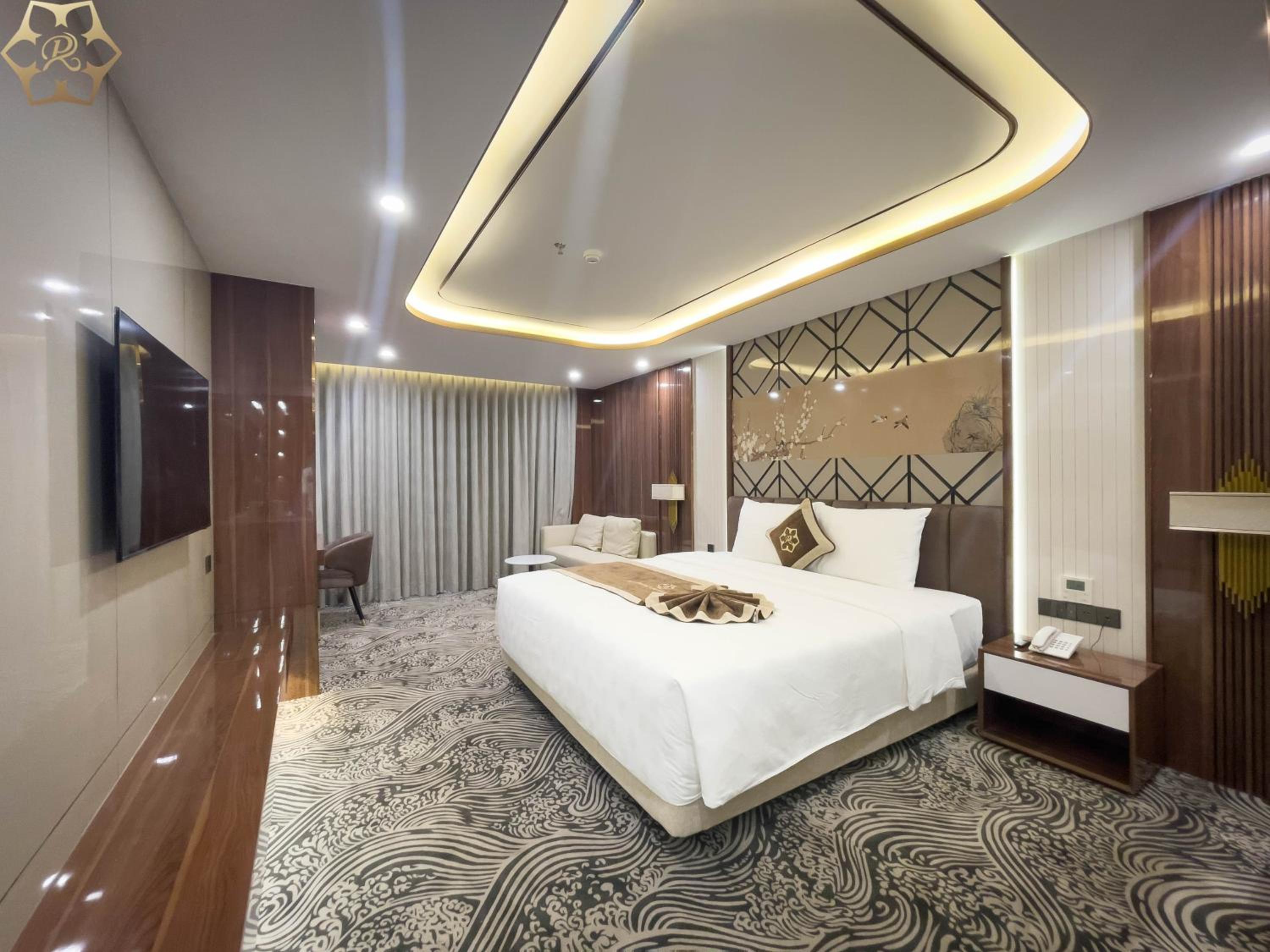 Deluxe King Room