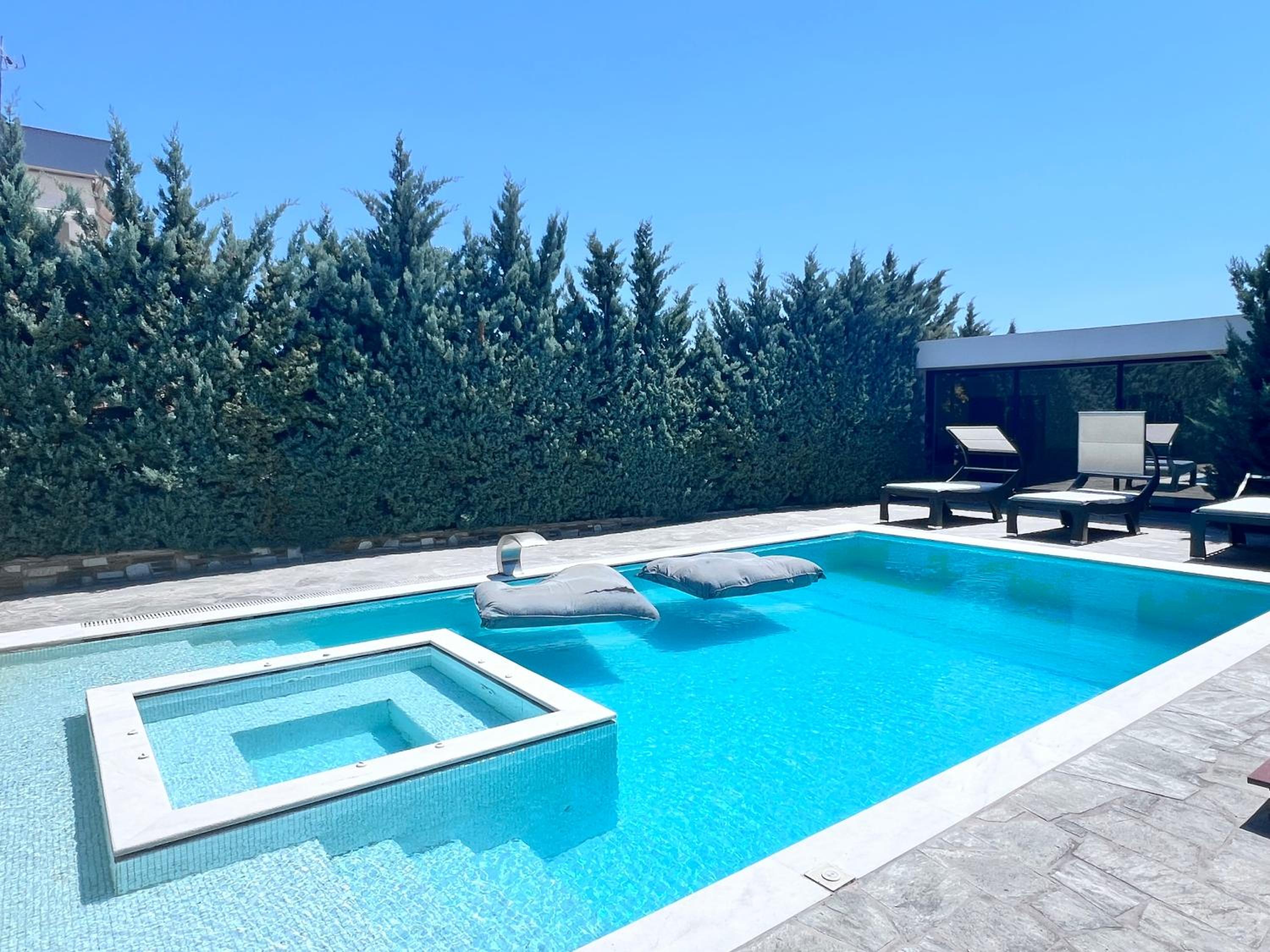 Villa with Private Pool - Photo 33