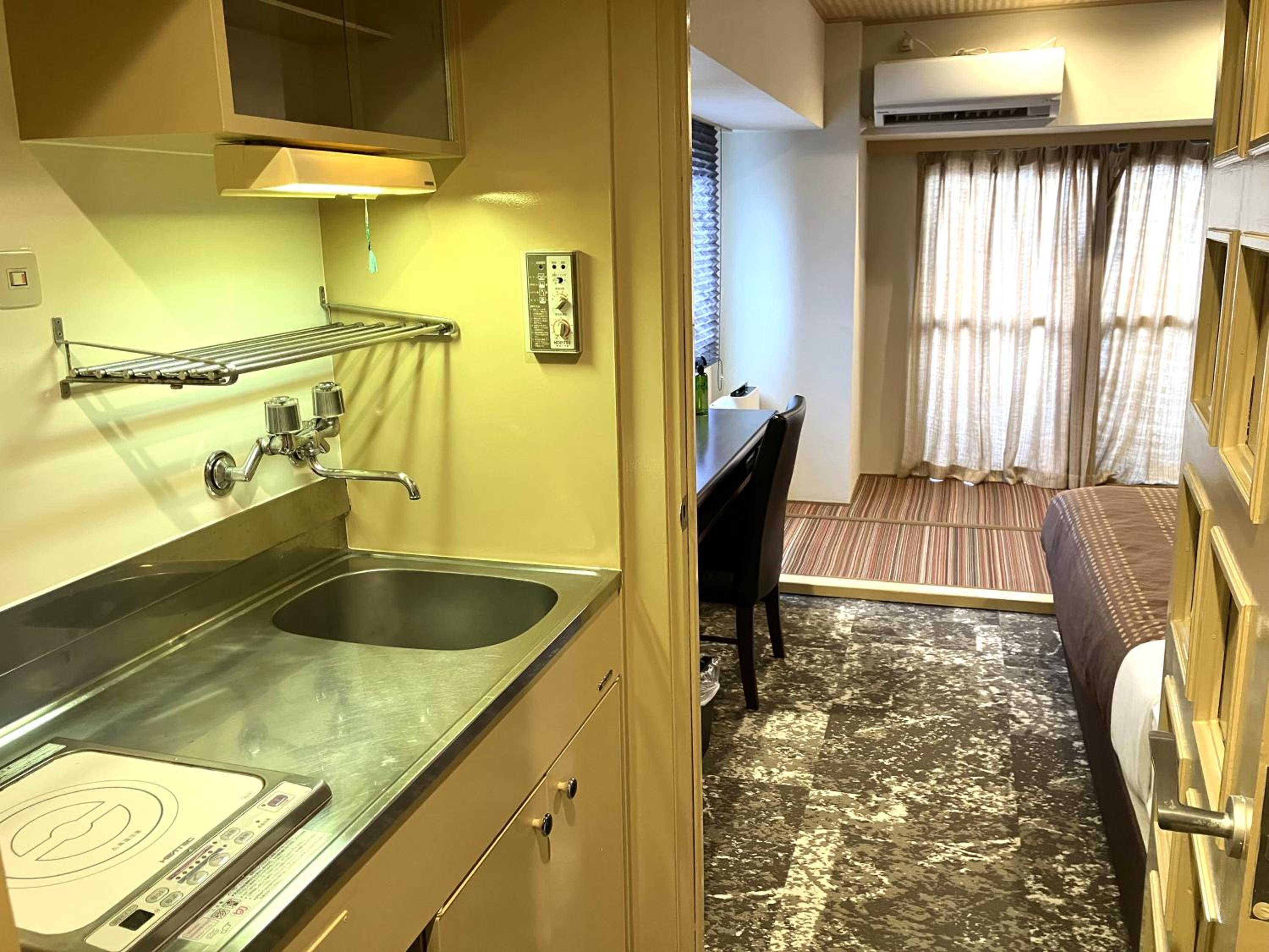 Double Room with Small Double Bed and Tatami Area - Smoking - Photo 4