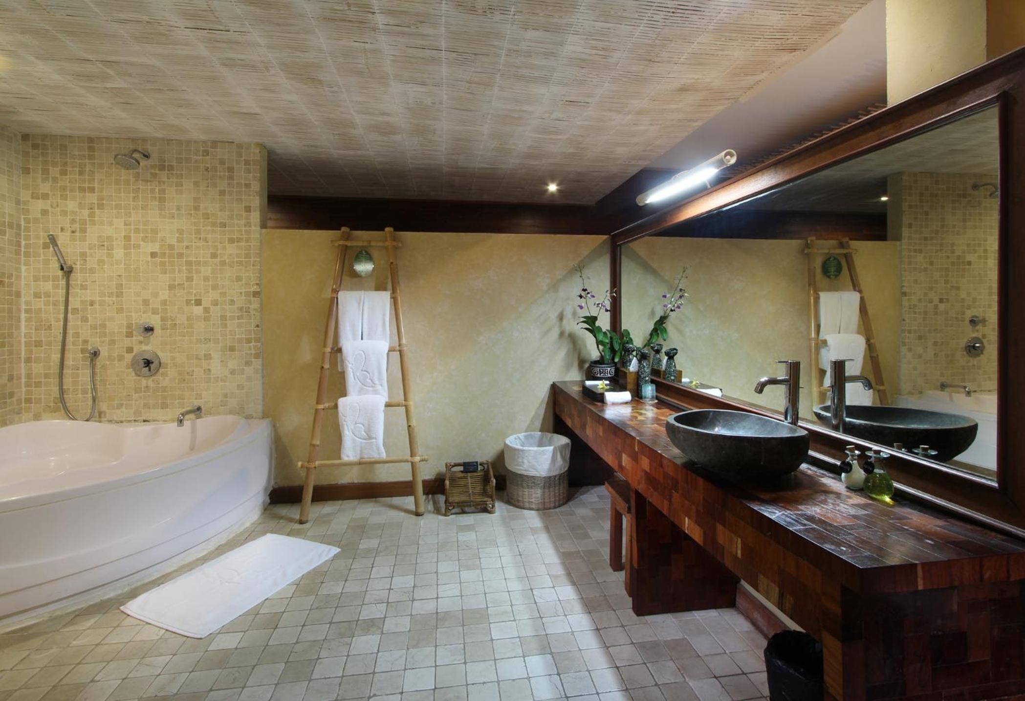 Pool View Suite with Rafting