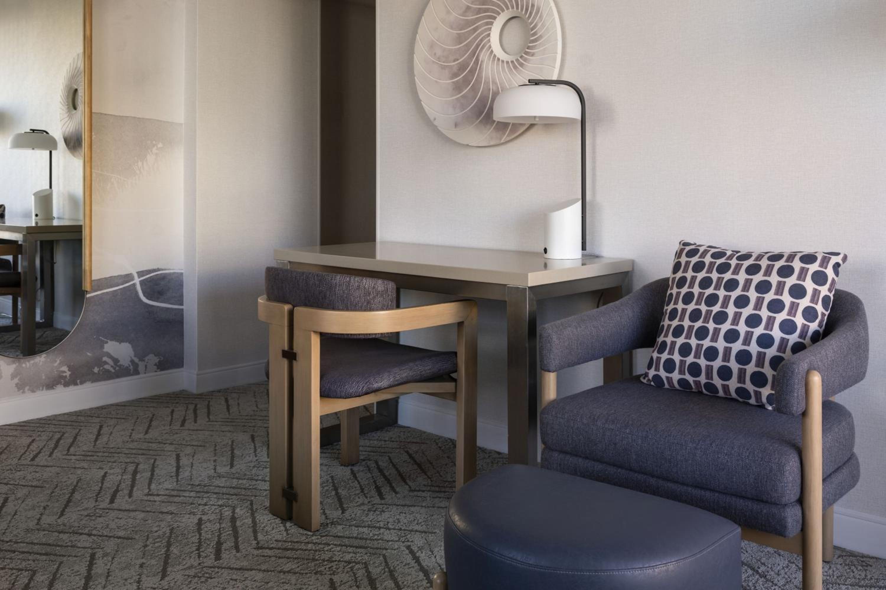 M Club lounge access, Club Guest room, 1 King, Harbor view (Mobility Accessible w/Roll-in Shower) - Photo 5