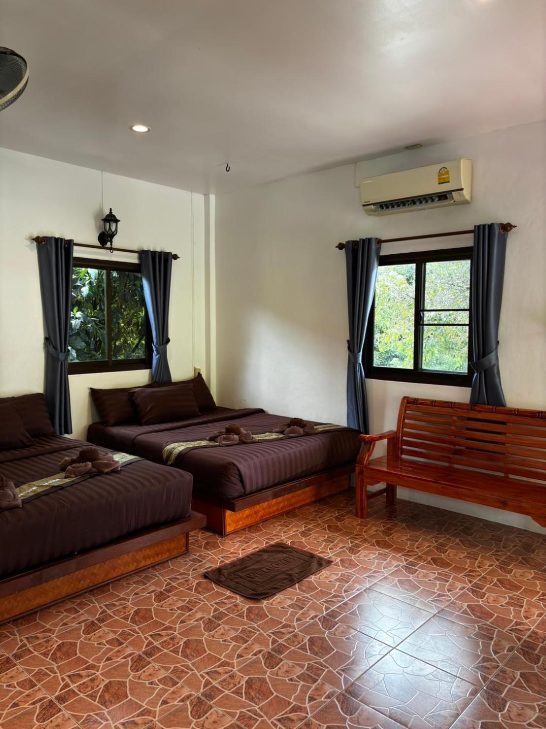 Standard Family Room - Photo 7