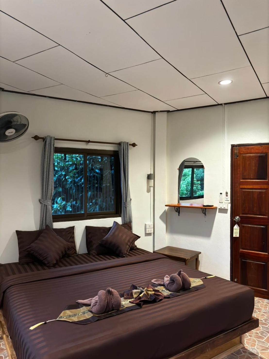 One-Bedroom Bungalow - Photo 1
