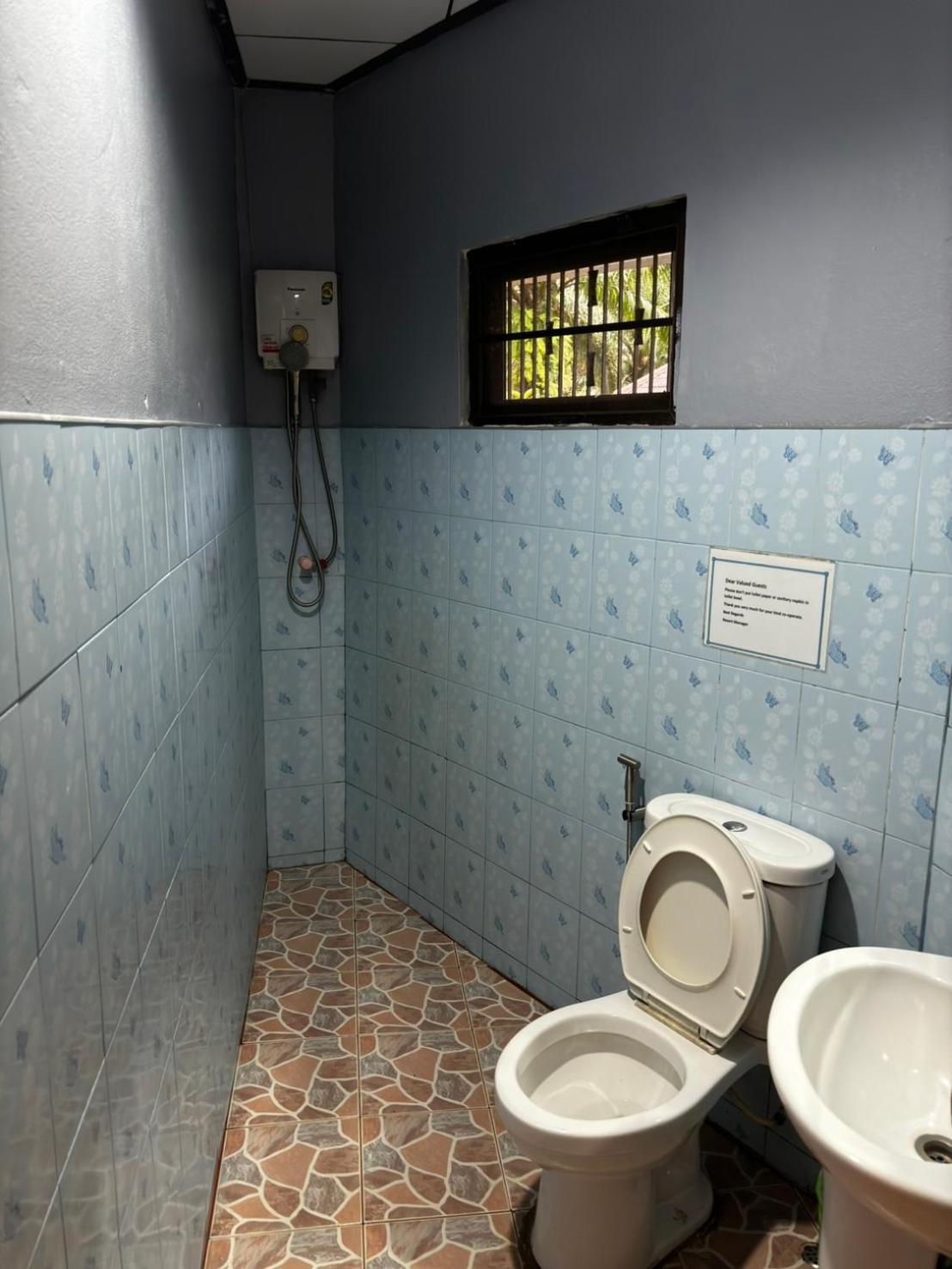One-Bedroom Bungalow - Photo 3