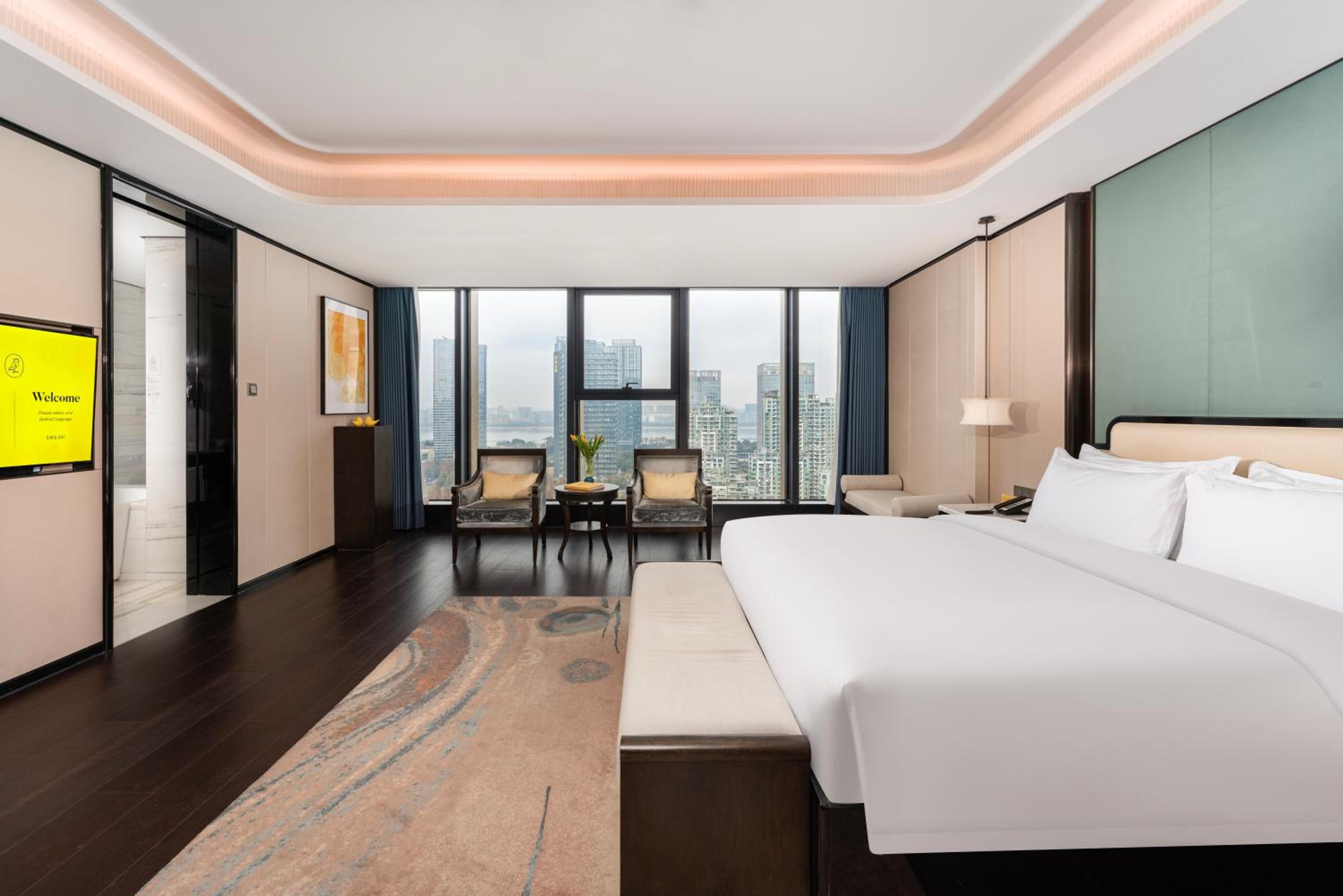 Grand King Room with City View