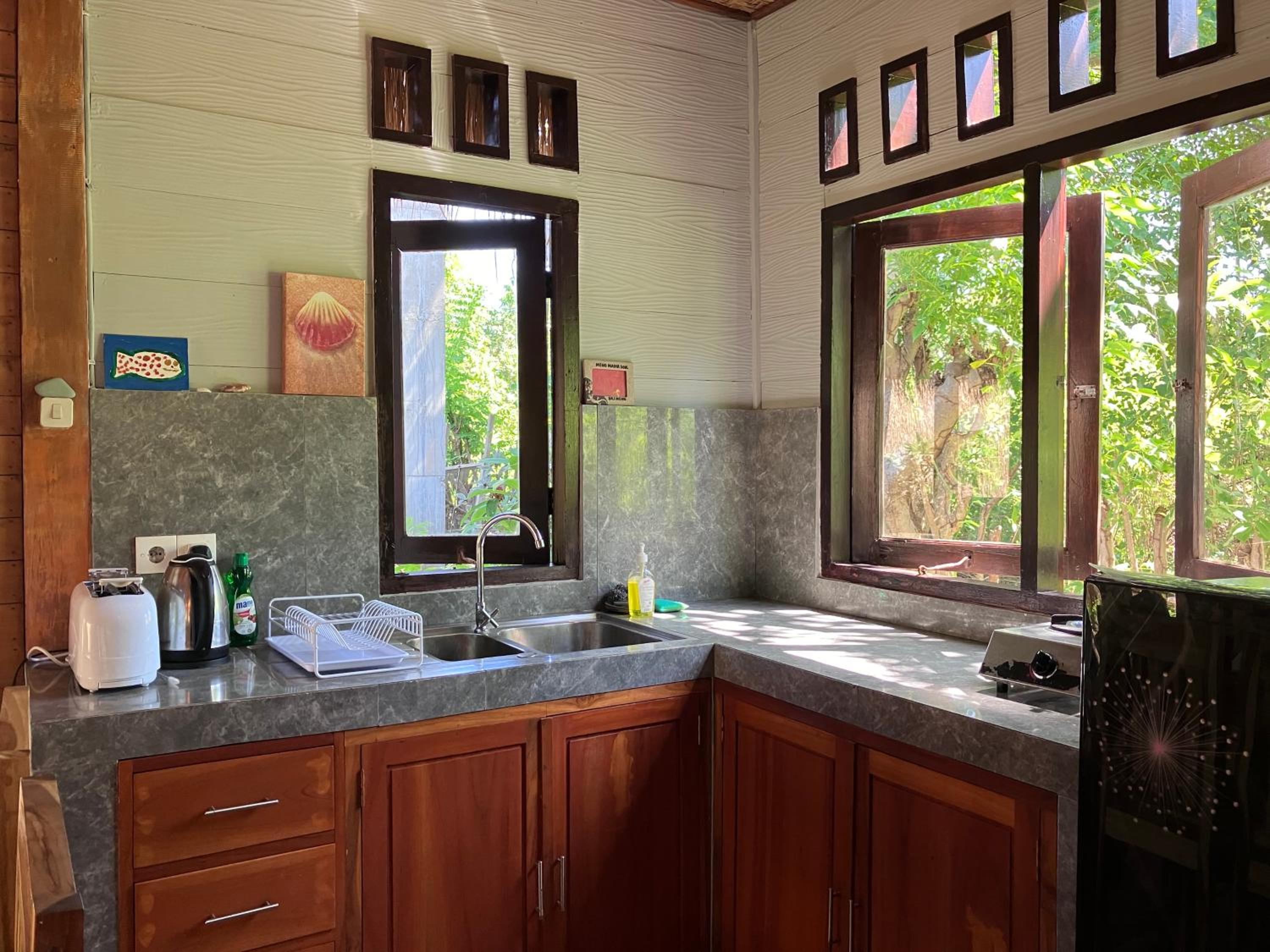 King Suite with Balcony - Photo 28