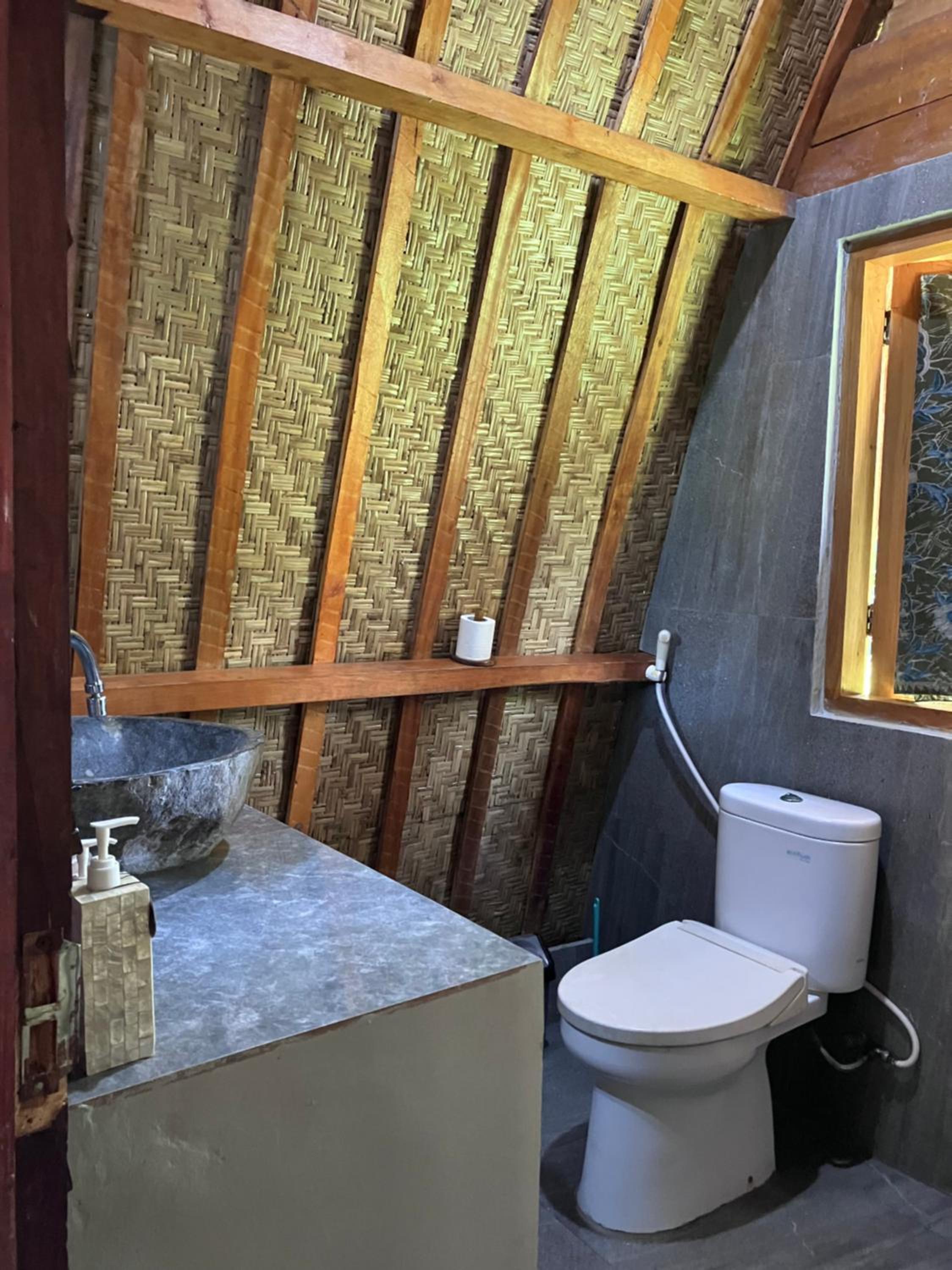 King Suite with Balcony - Photo 26
