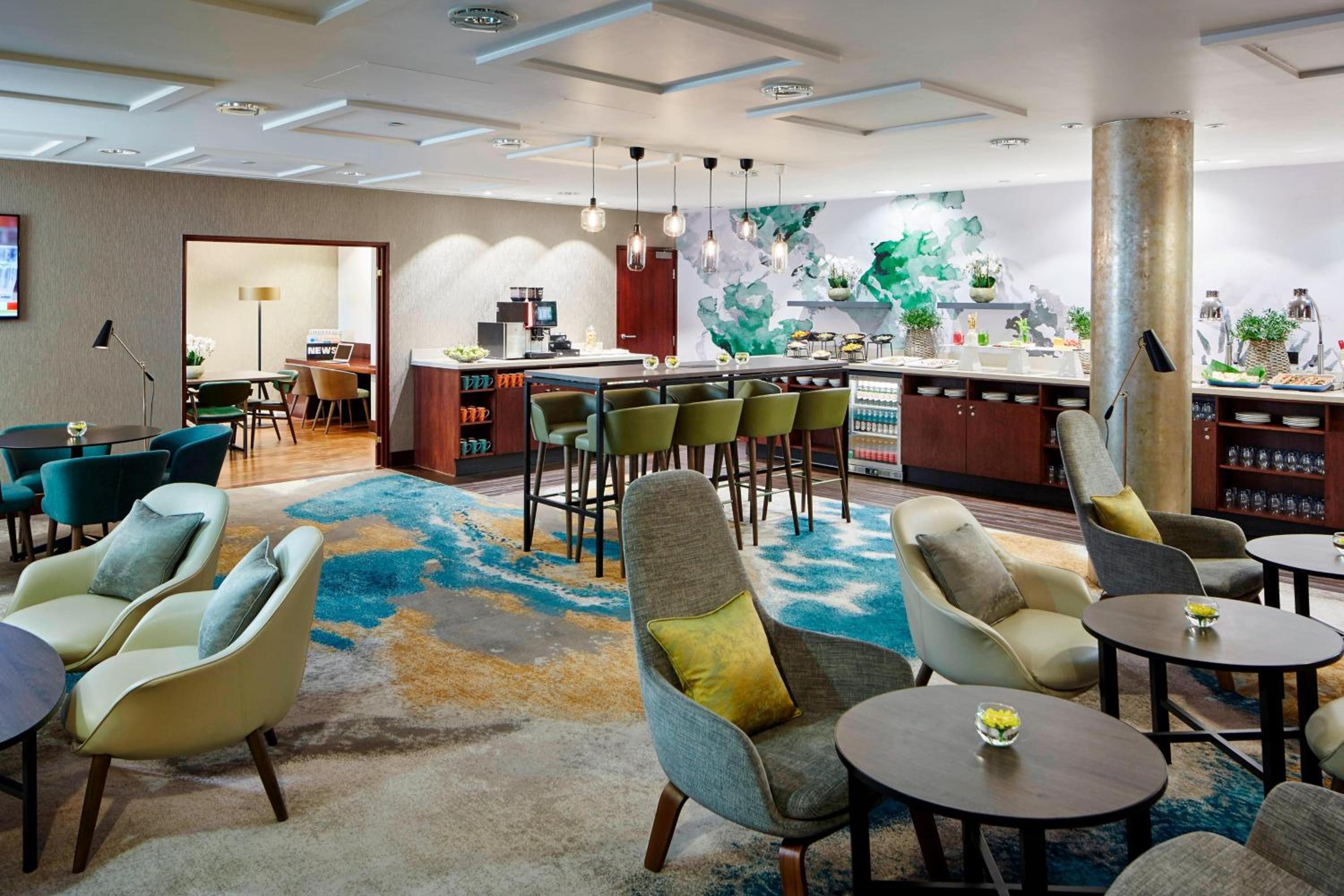 Executive King Room with Lounge Access - Photo 4