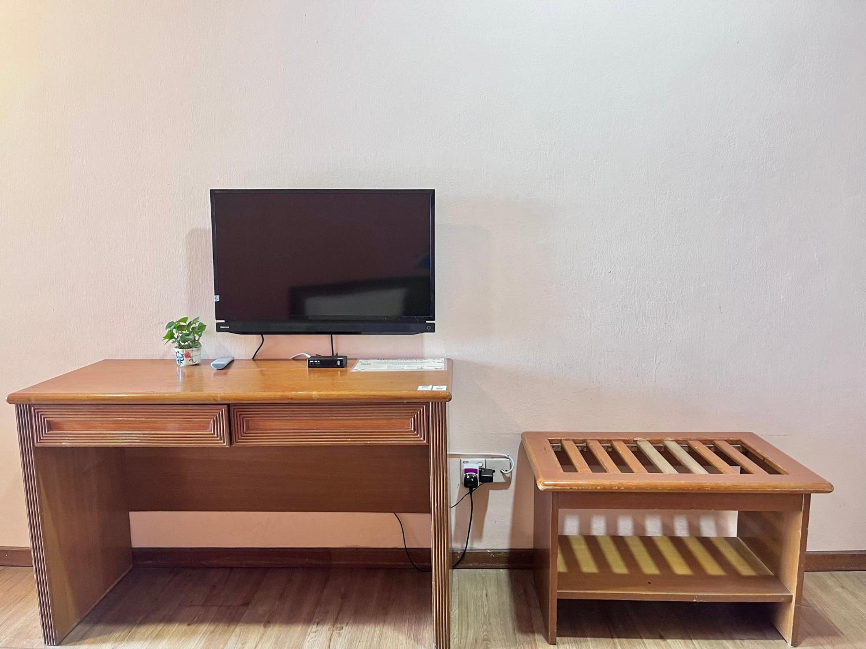 Twin Room with Balcony - Photo 5