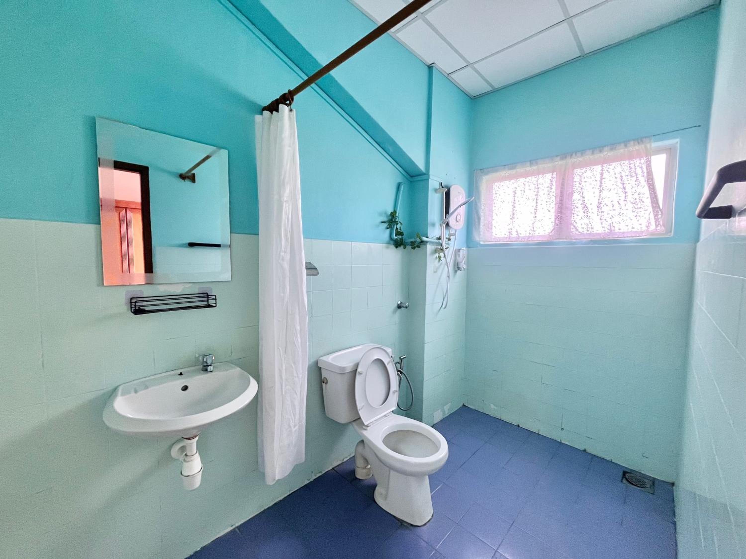 Twin Room with Balcony - Photo 6
