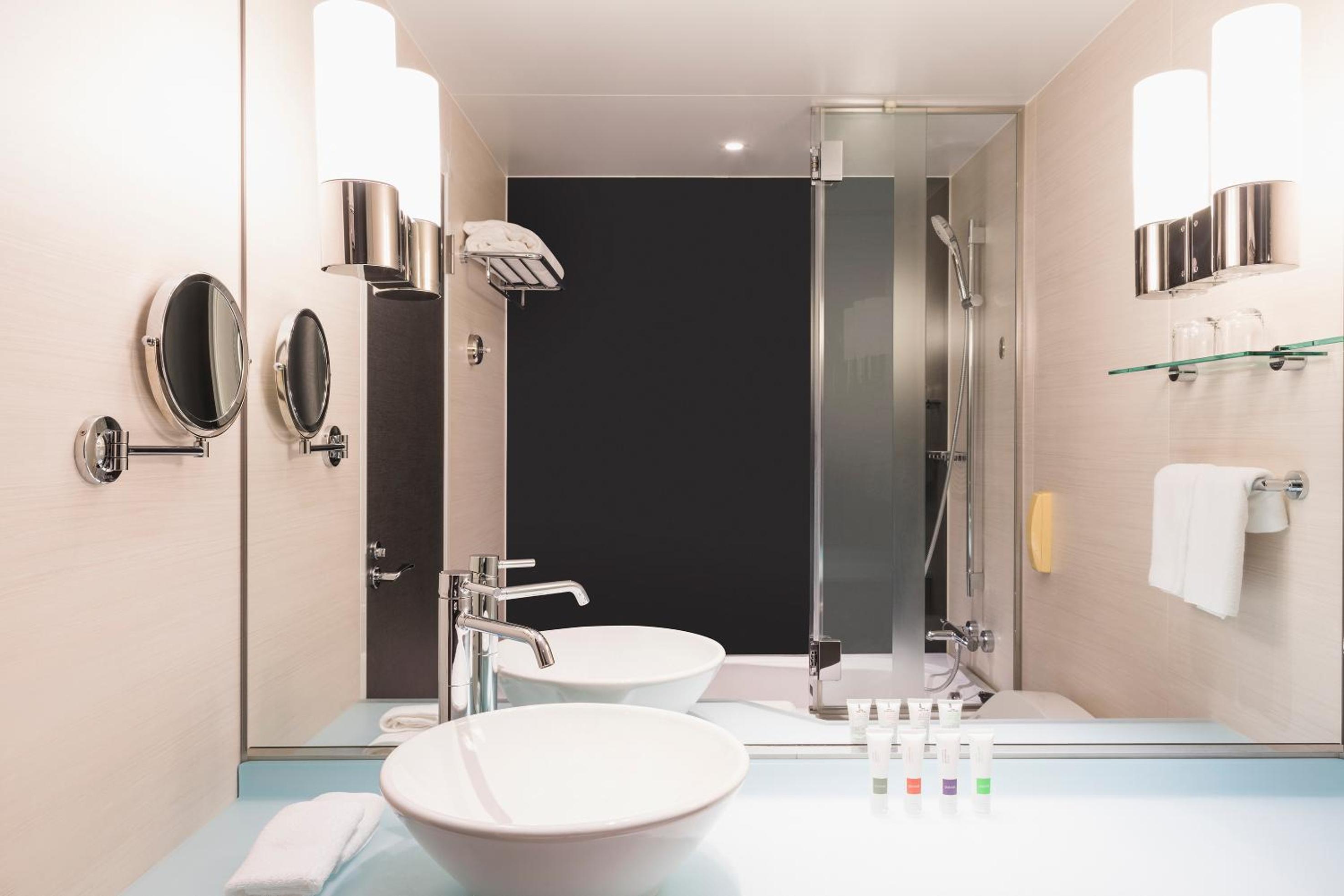 Swiss Select Queen Room - Photo 4