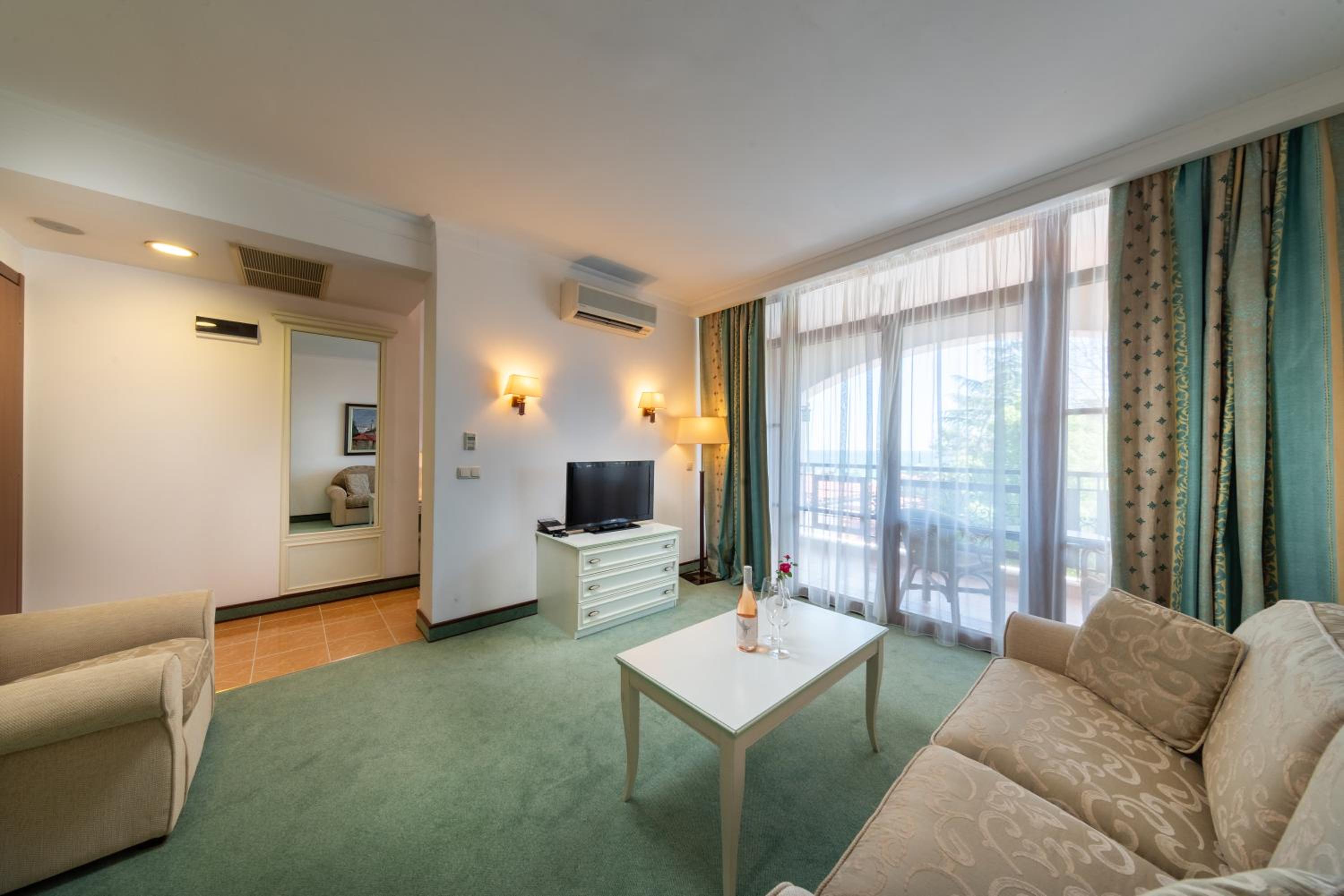 Suite - Free Beach Access