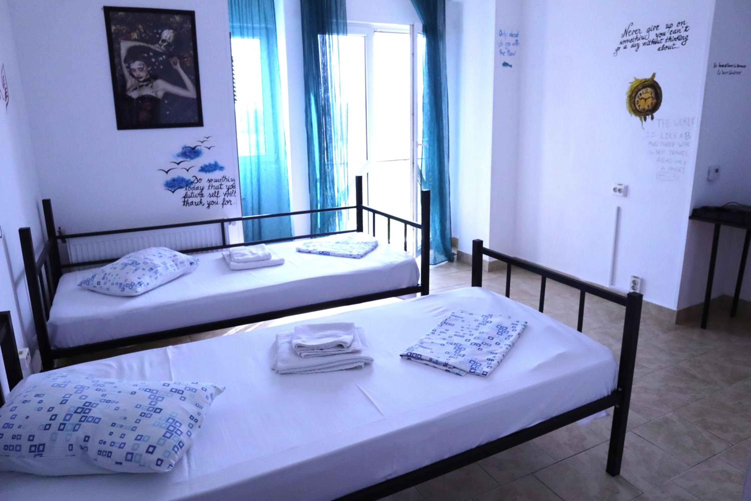 Standard Twin Room - Photo 7