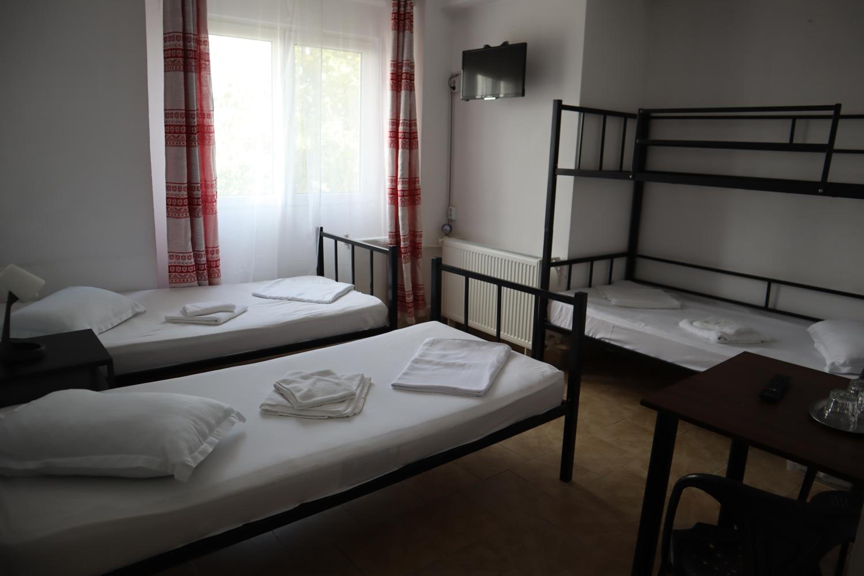 Standard Triple Room - Photo 3