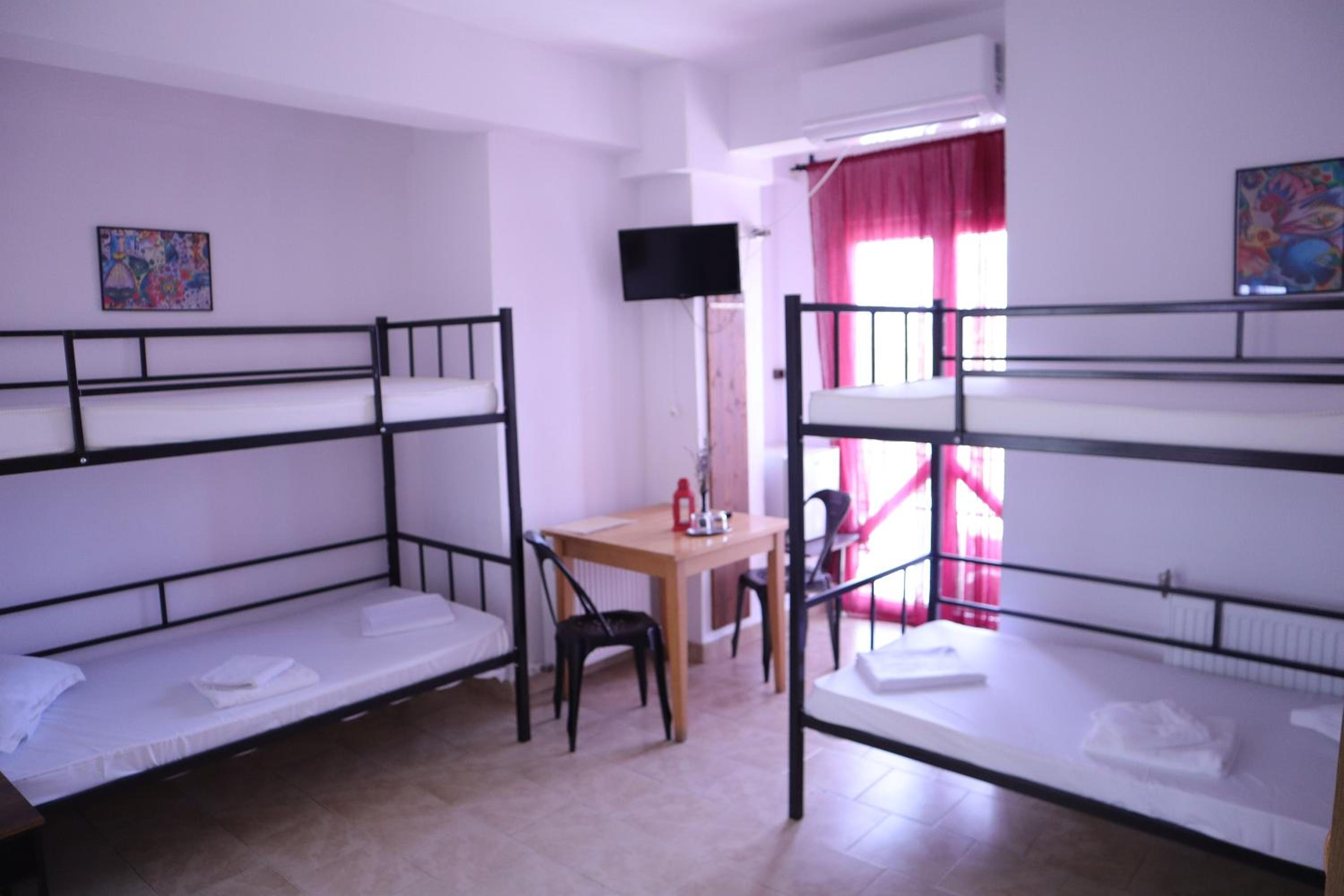 Standard Twin Room - Photo 4
