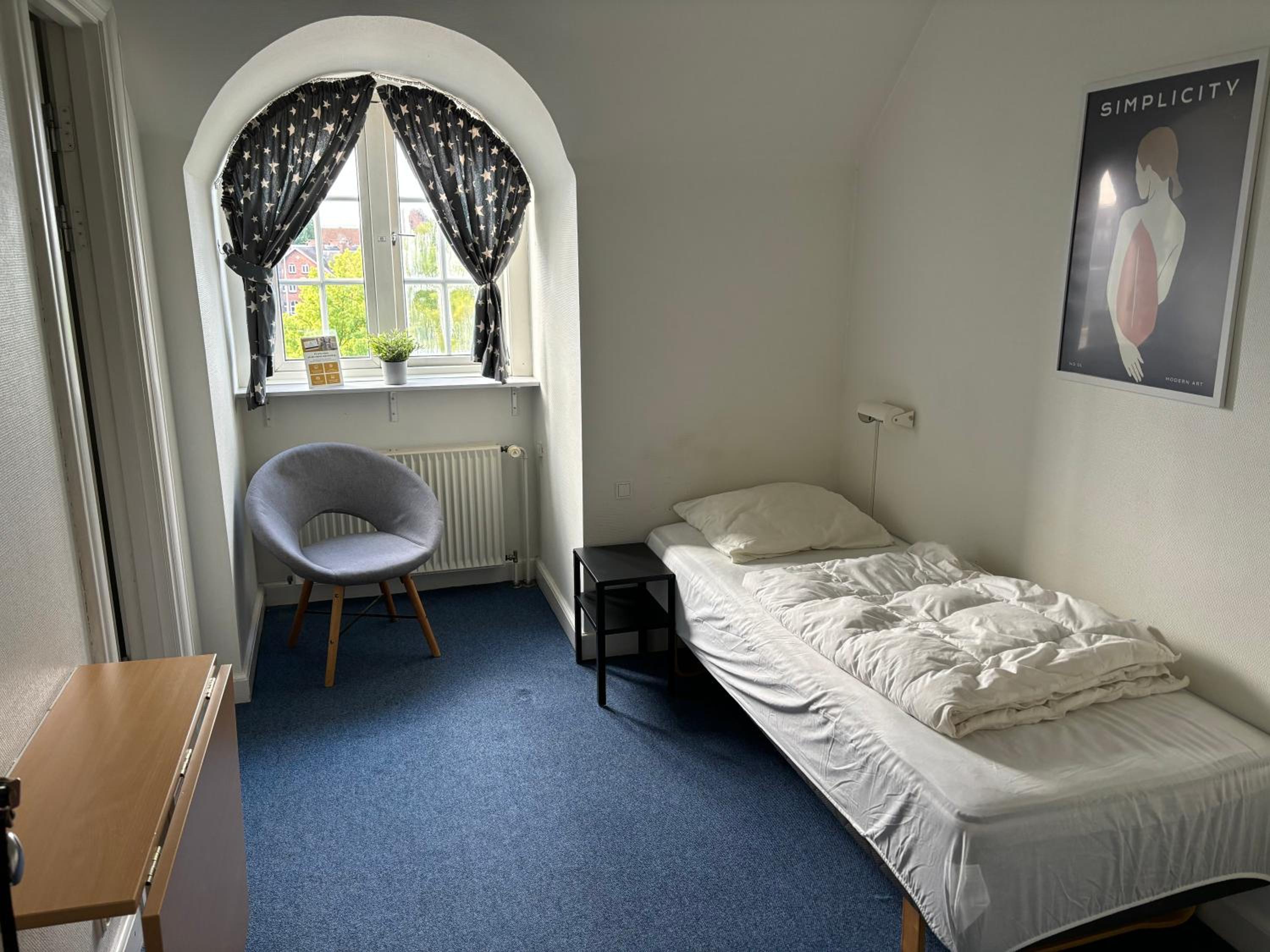 Single Room with Private Bathroom photo 1