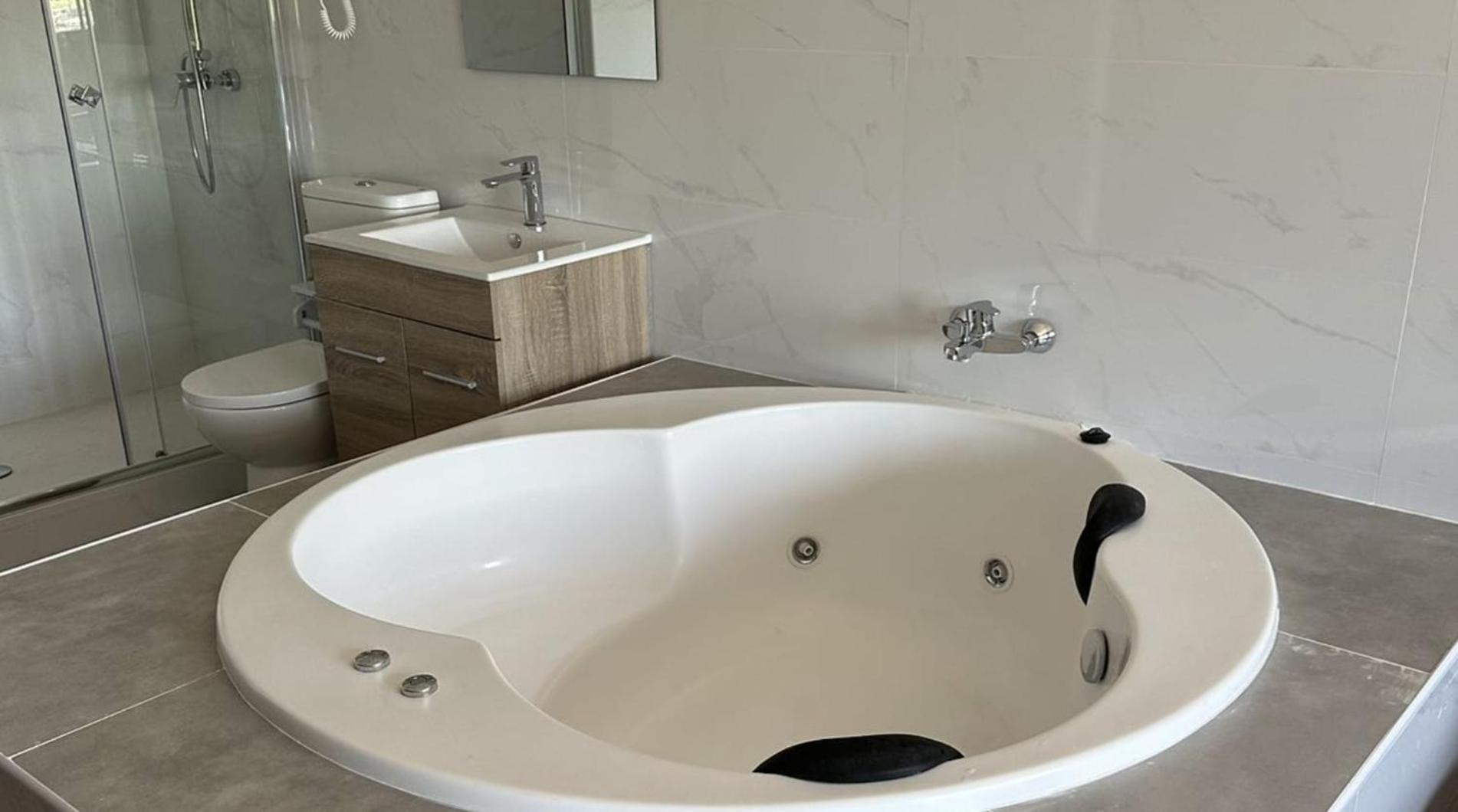Queen Room with Spa Bath photo 2
