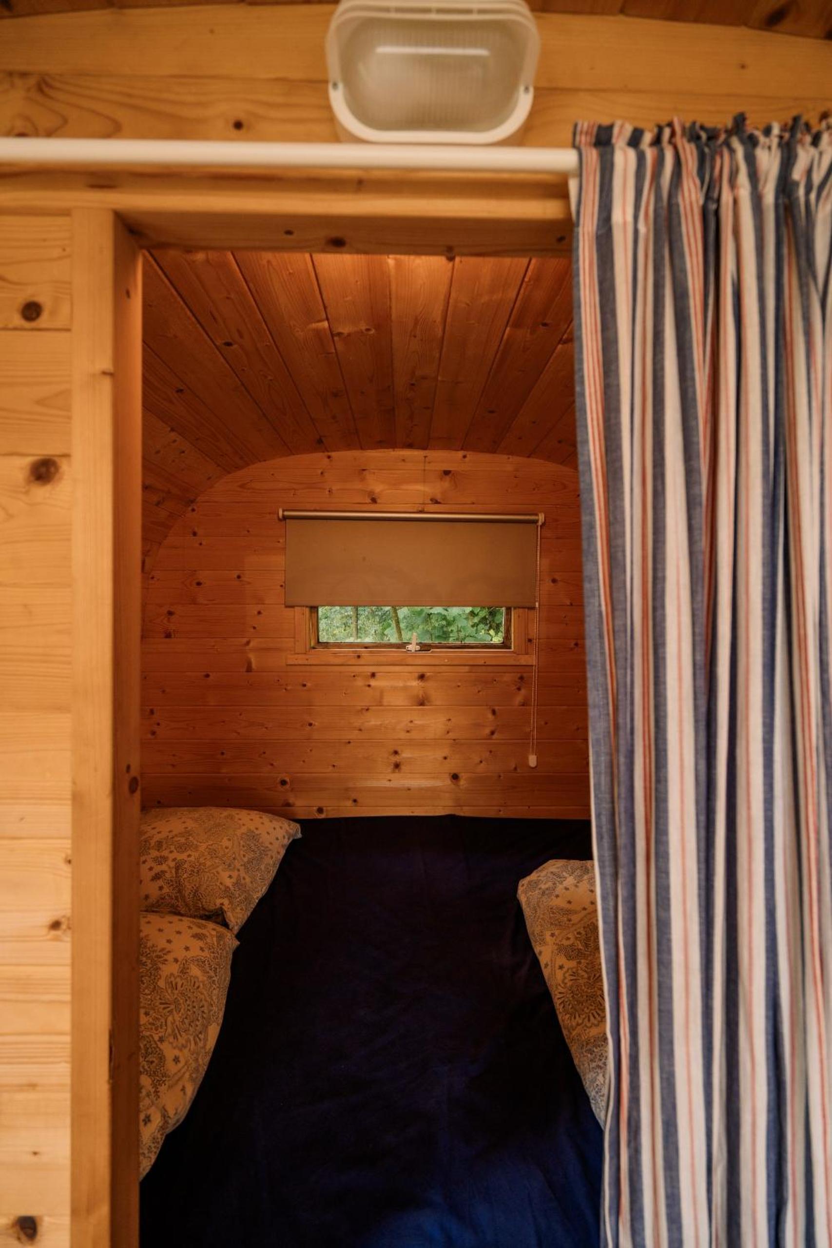 Budget Double Room - Photo 9