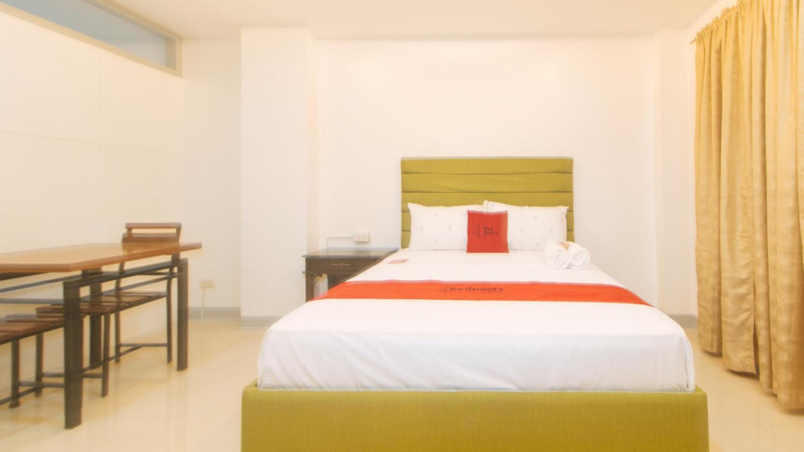 Deluxe Room - Photo 18