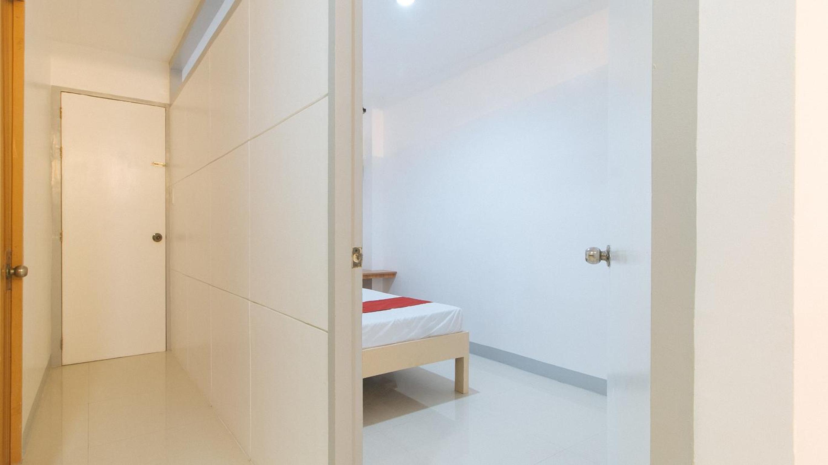 Deluxe Room - Photo 8