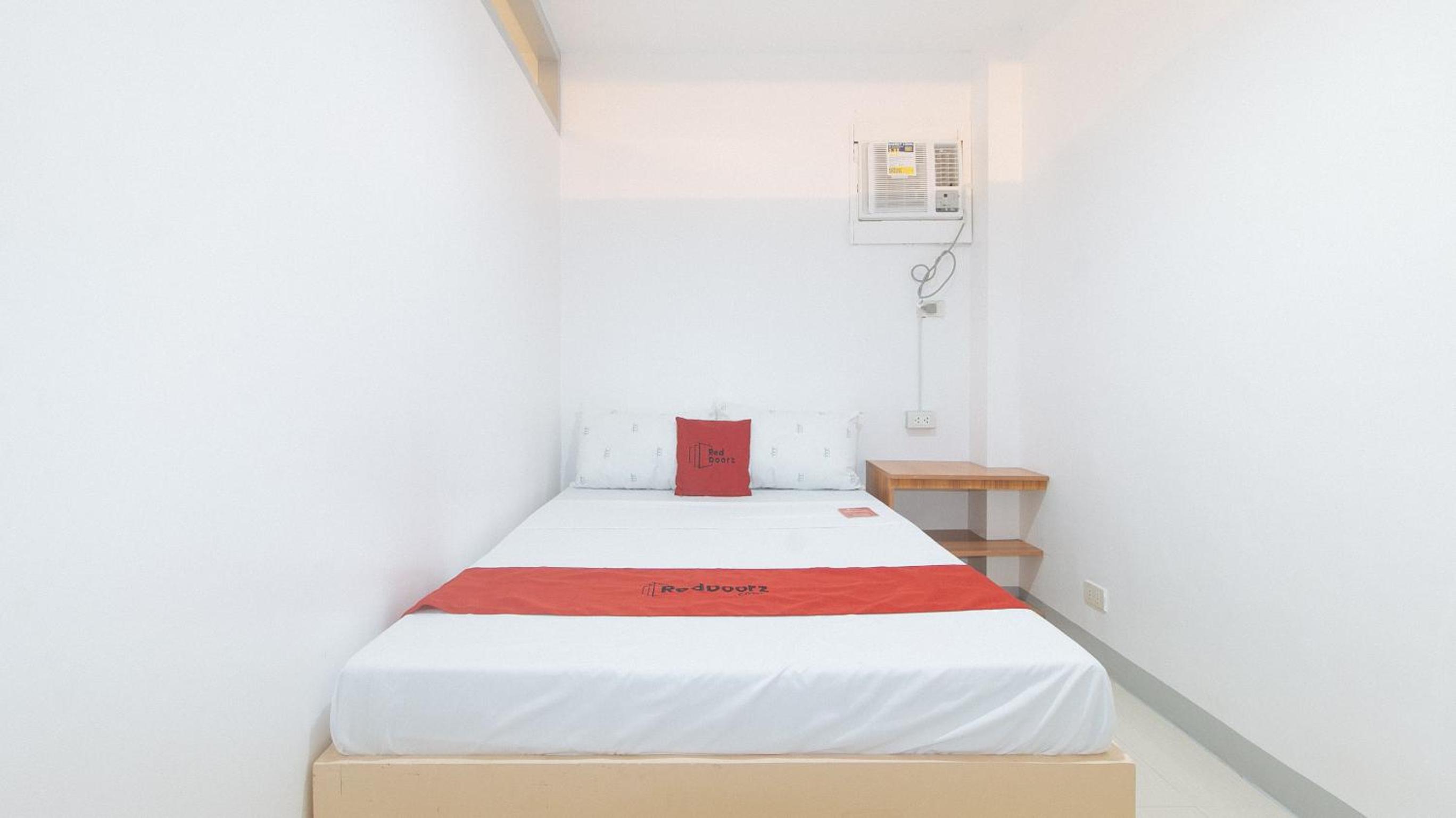Deluxe Room - Photo 21