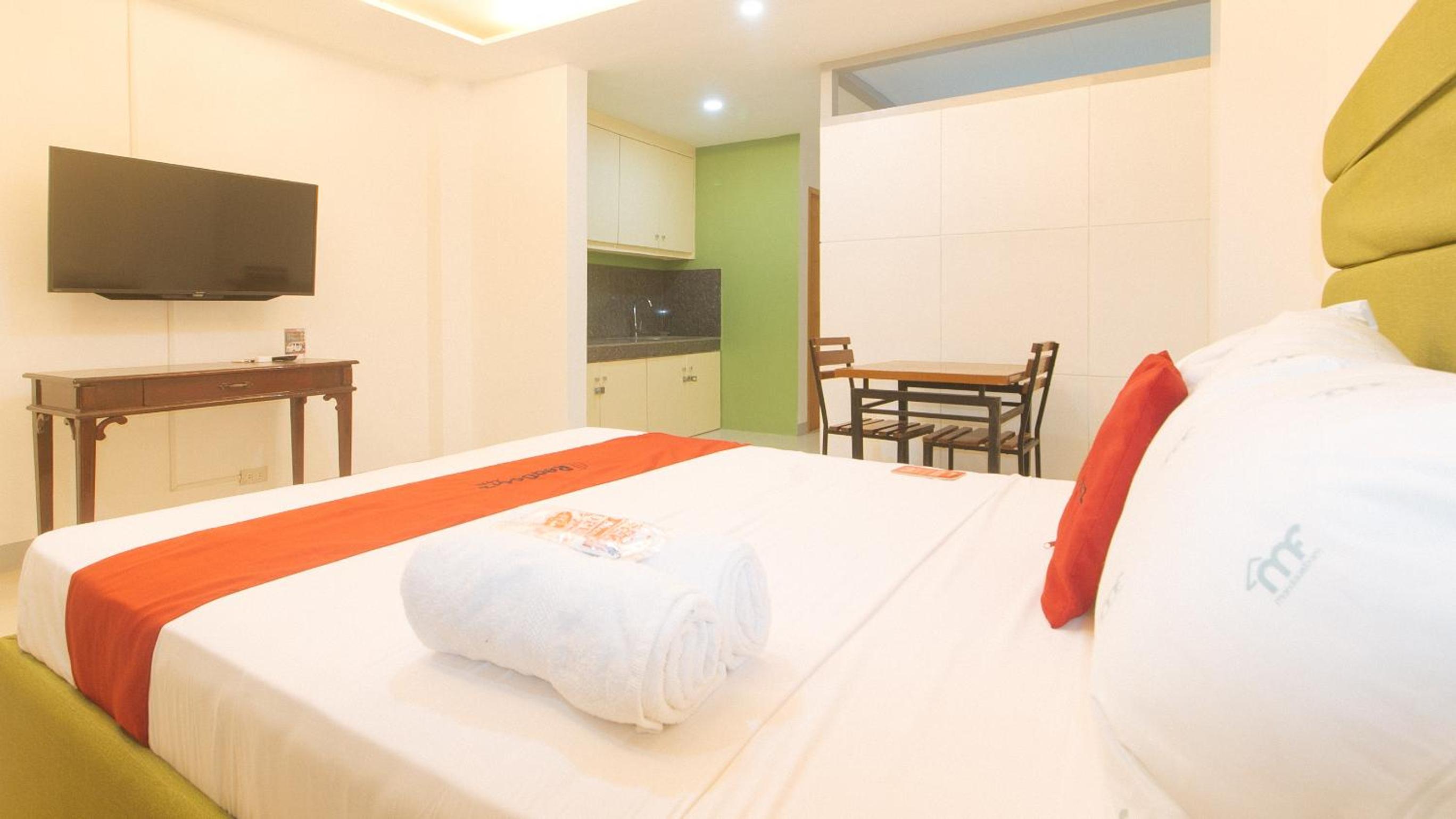 Deluxe Room - Photo 13