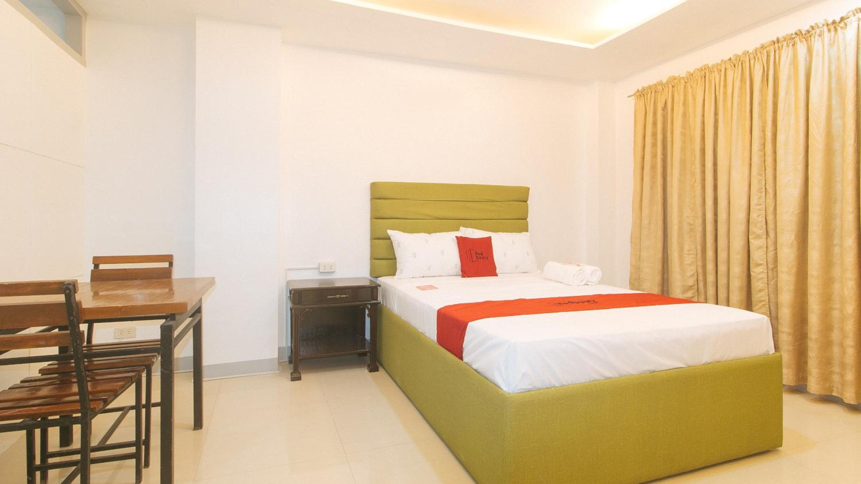 Deluxe Room - Photo 15