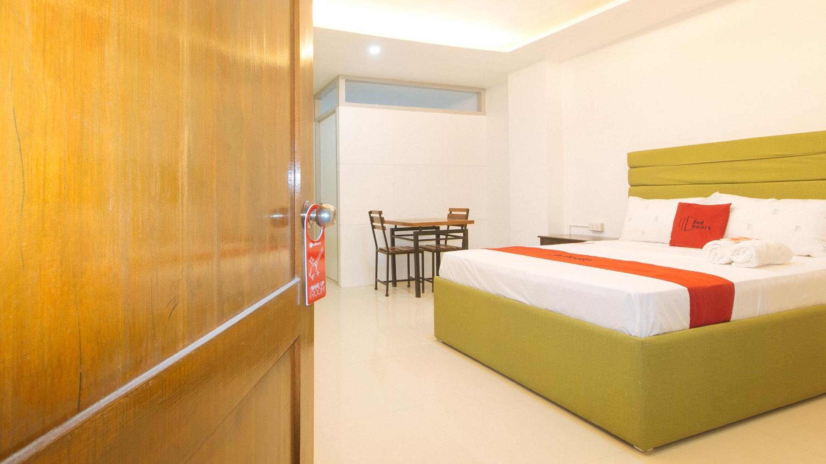 Deluxe Room - Photo 9