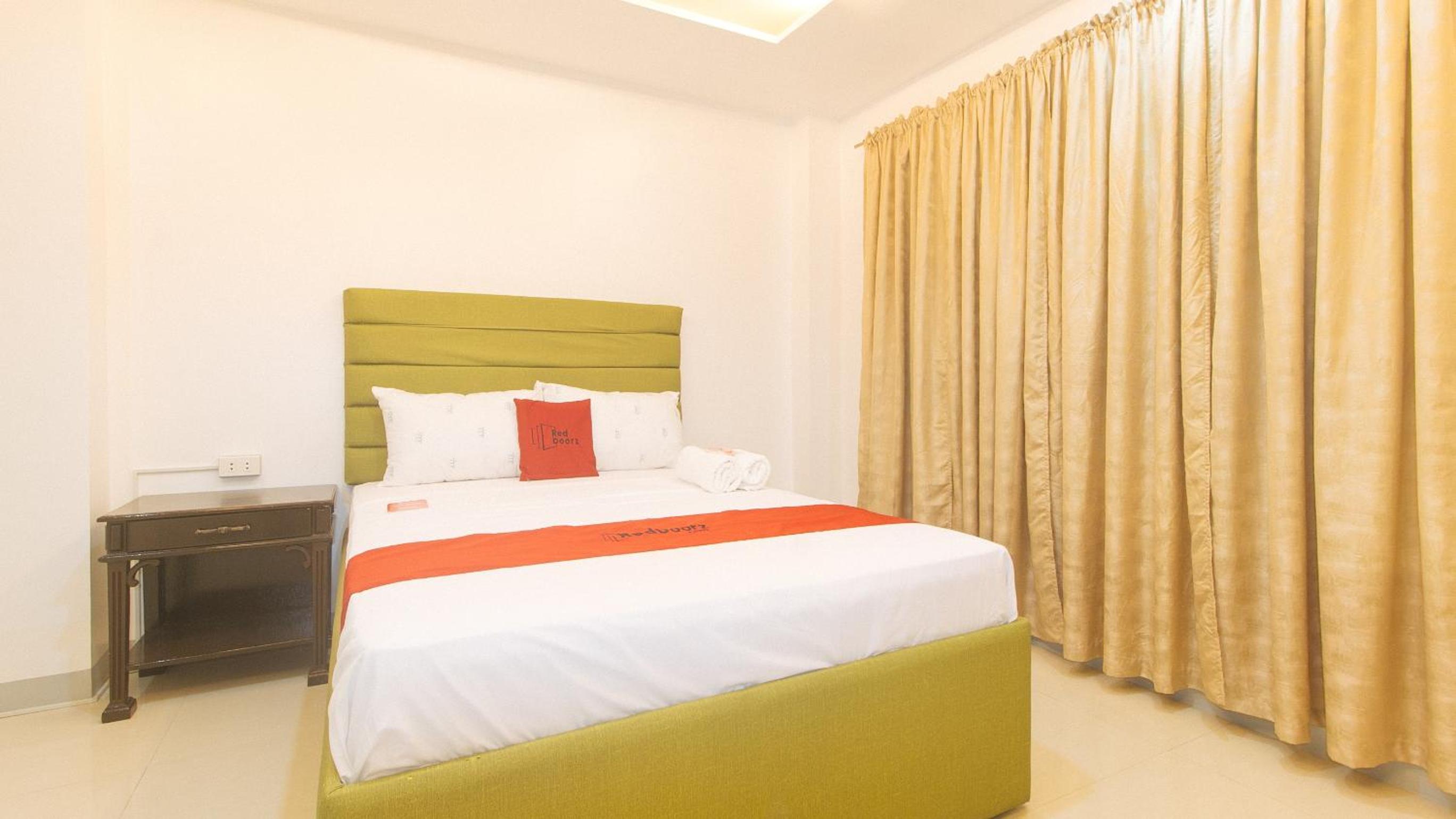 Deluxe Room - Photo 16