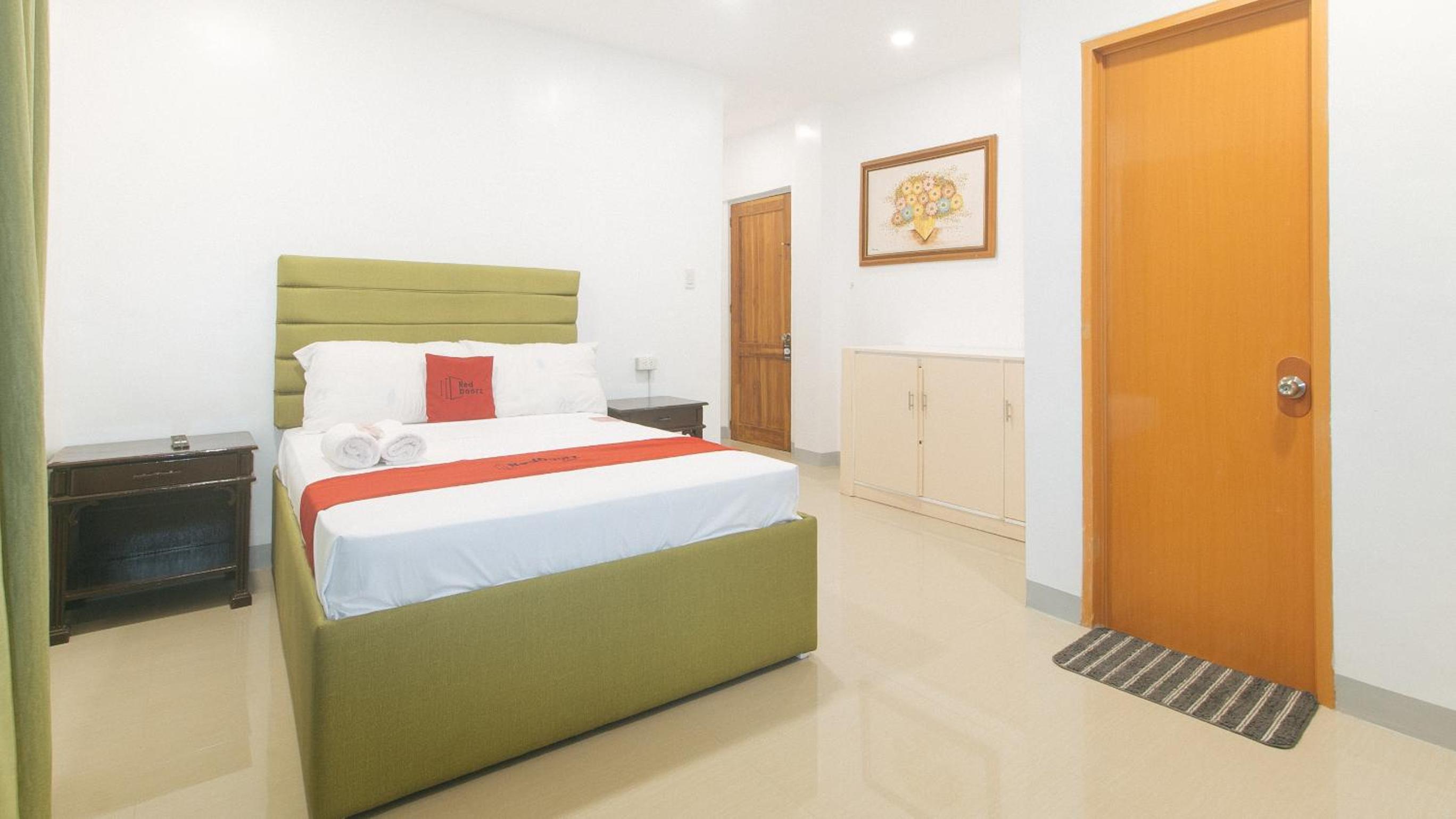 Standard Double Room - Photo 9