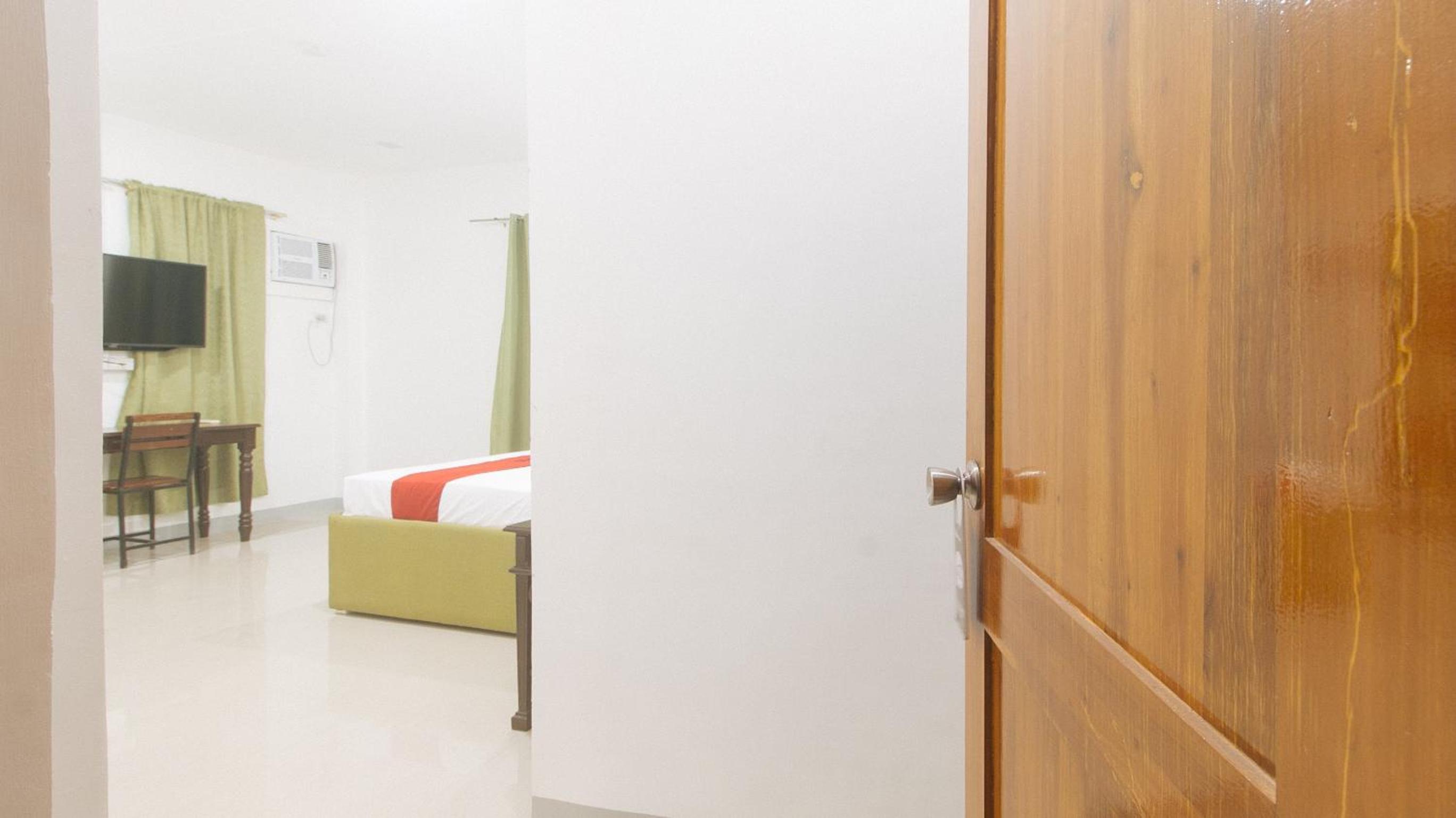 Standard Double Room - Photo 13