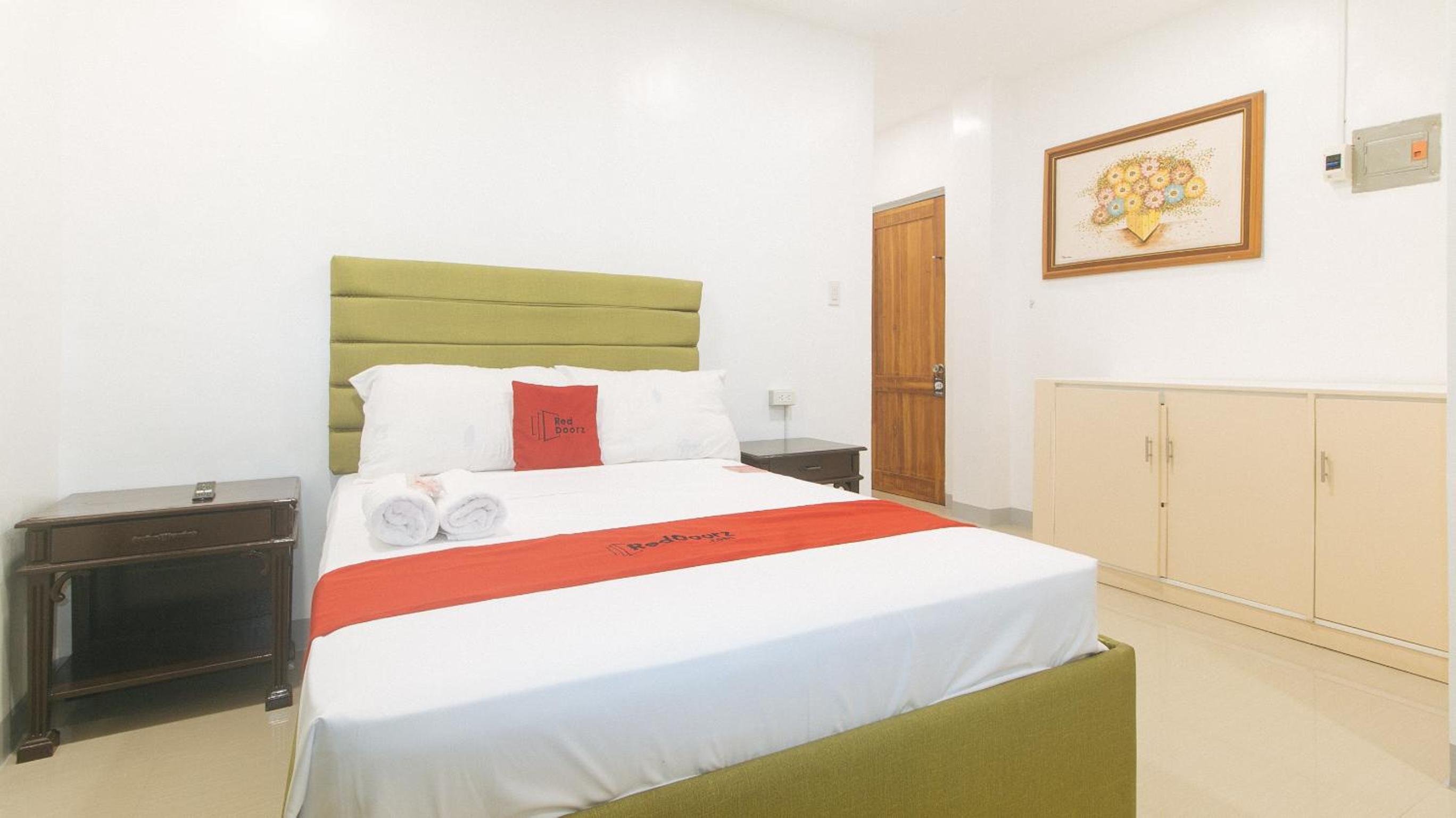 Standard Double Room - Photo 8