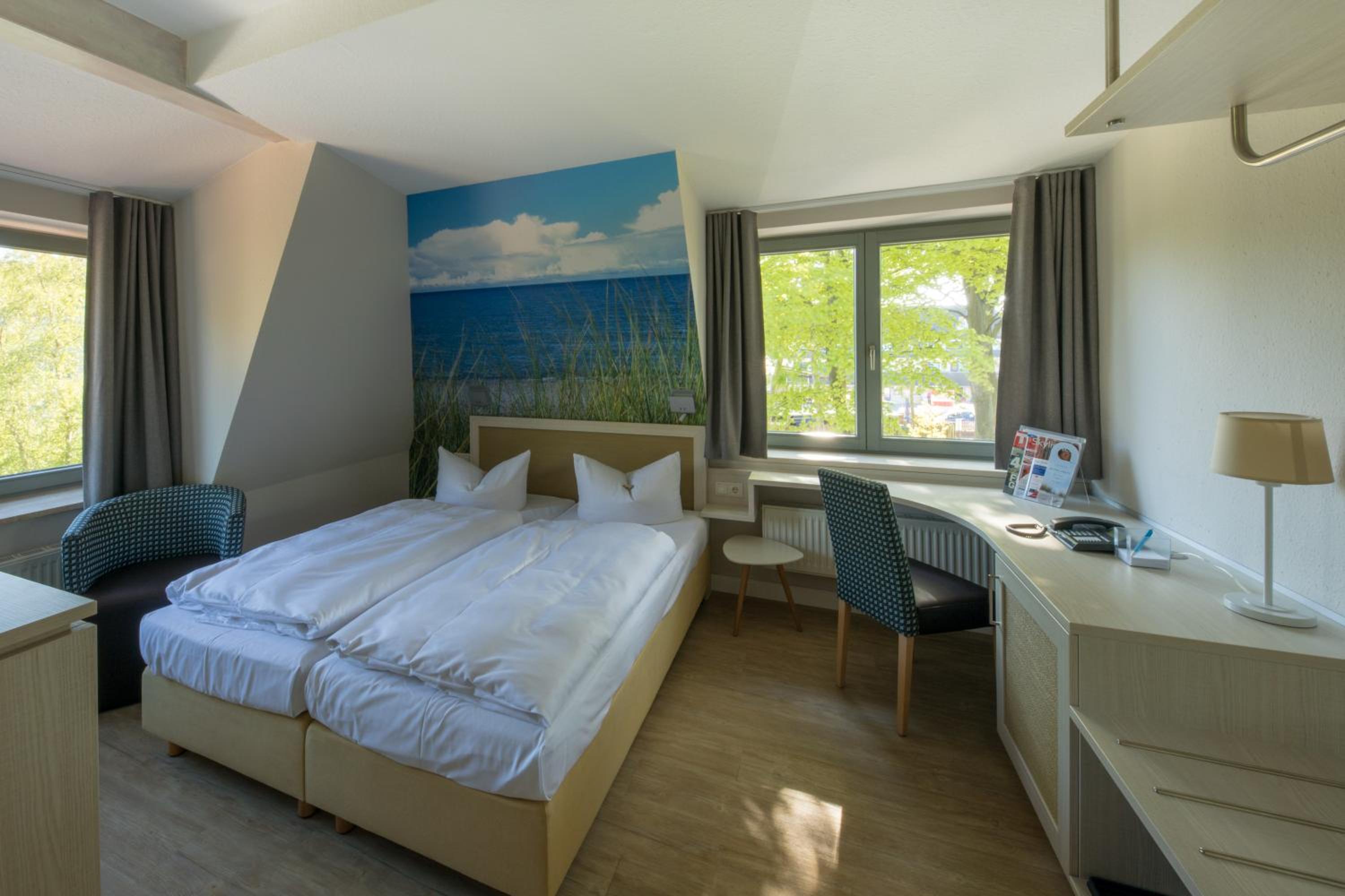 One-Bedroom Suite - Photo 3
