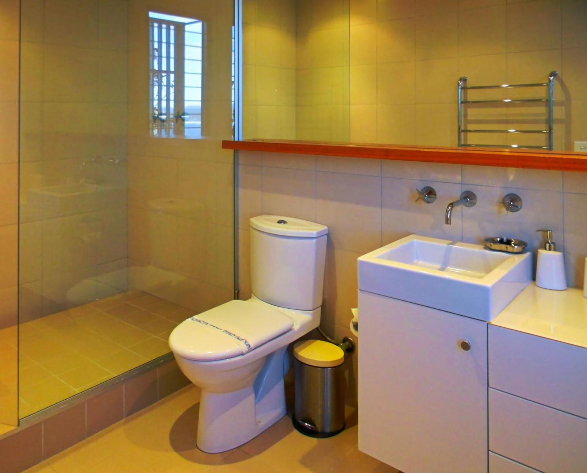 Three-Bedroom House photo 2