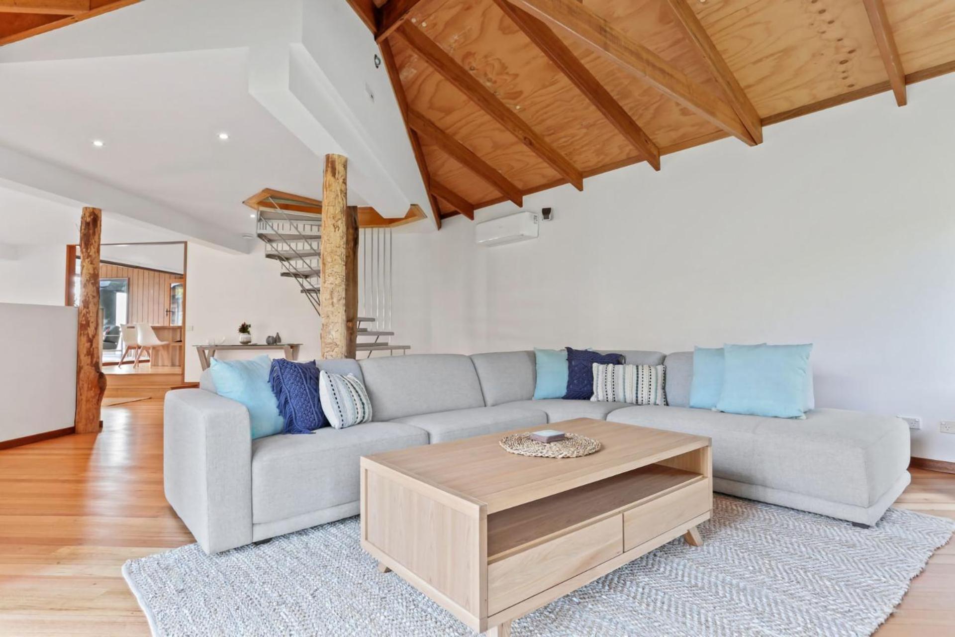 Five-Bedroom House photo 1