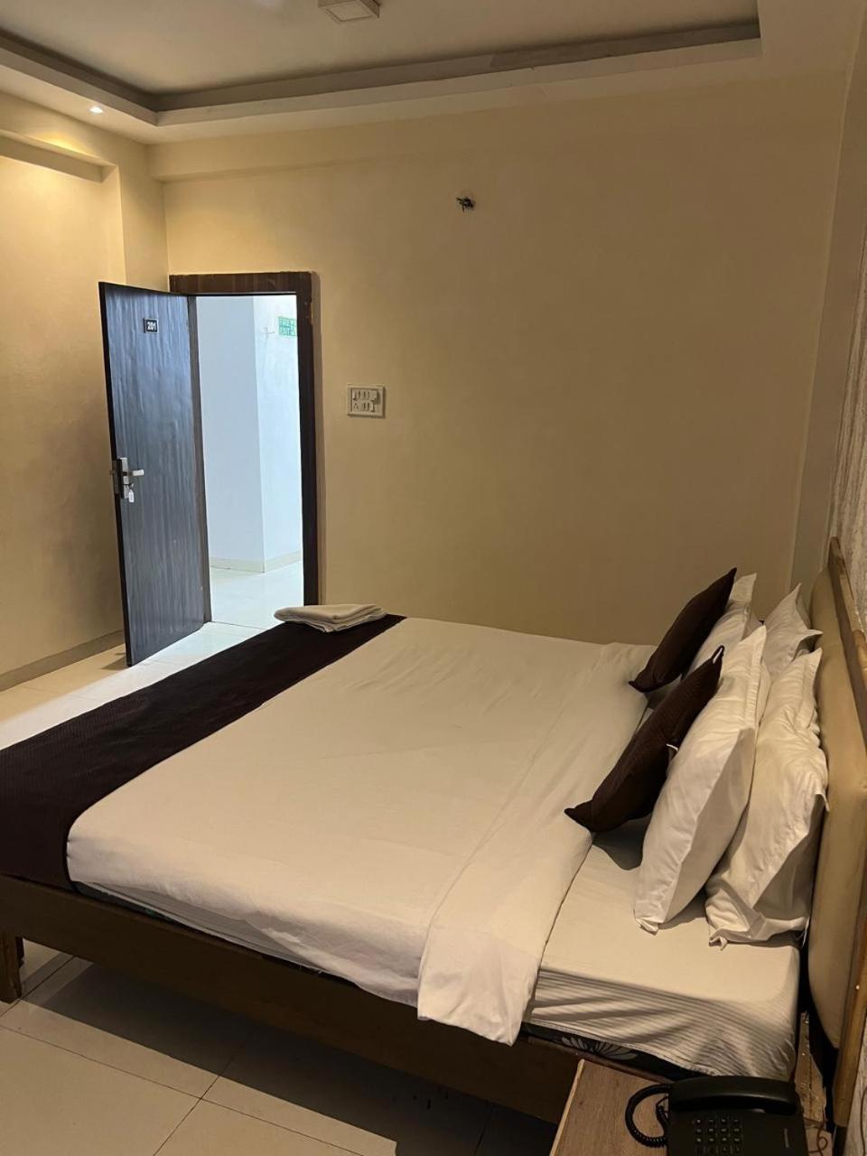 Deluxe Room - Photo 2