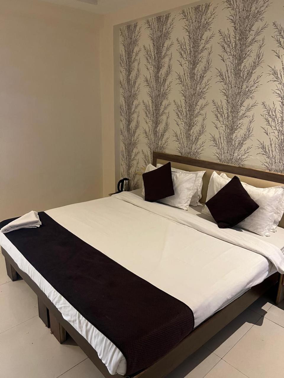 Deluxe Room - Photo 5