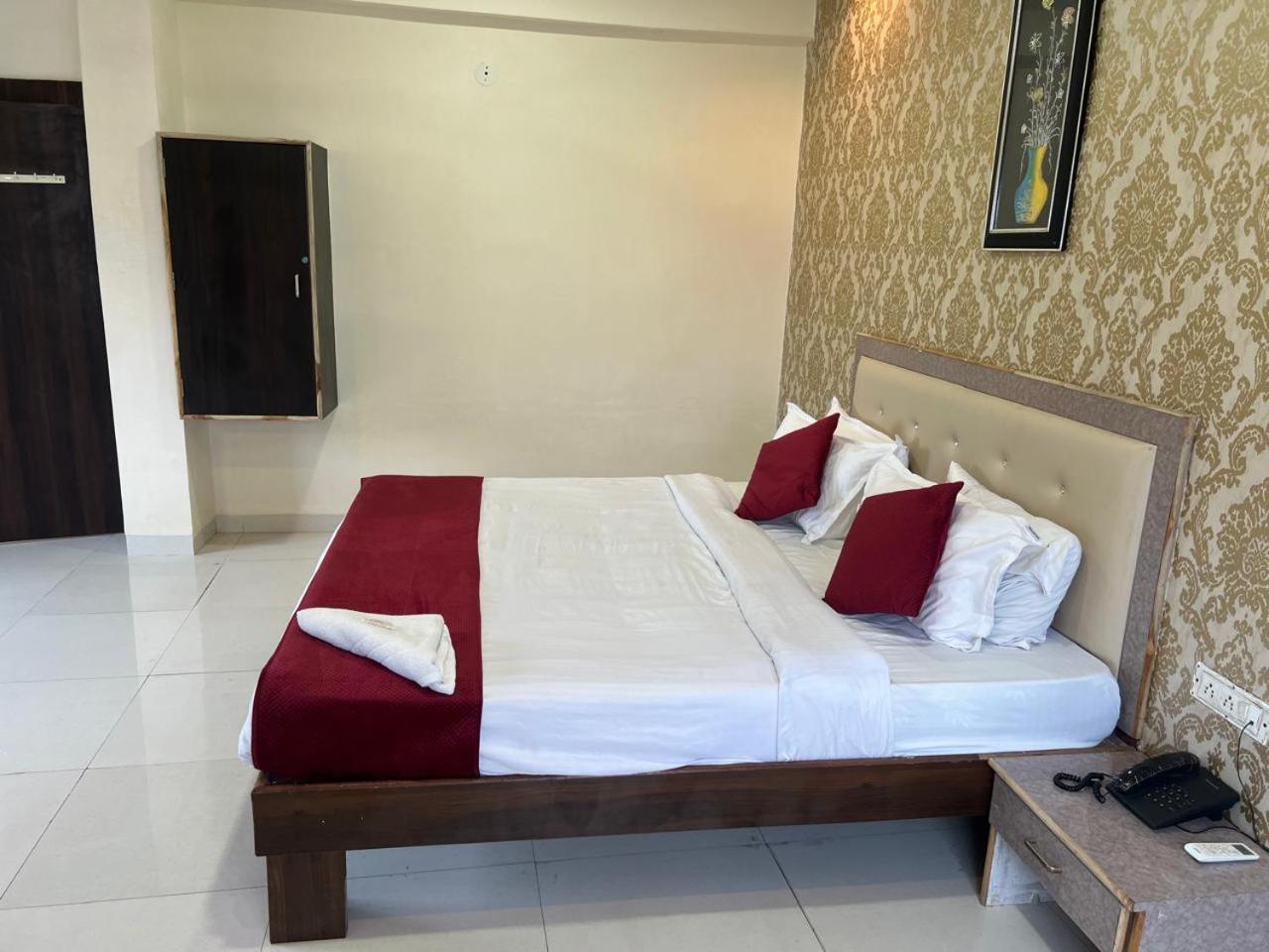 Deluxe Room - Photo 6
