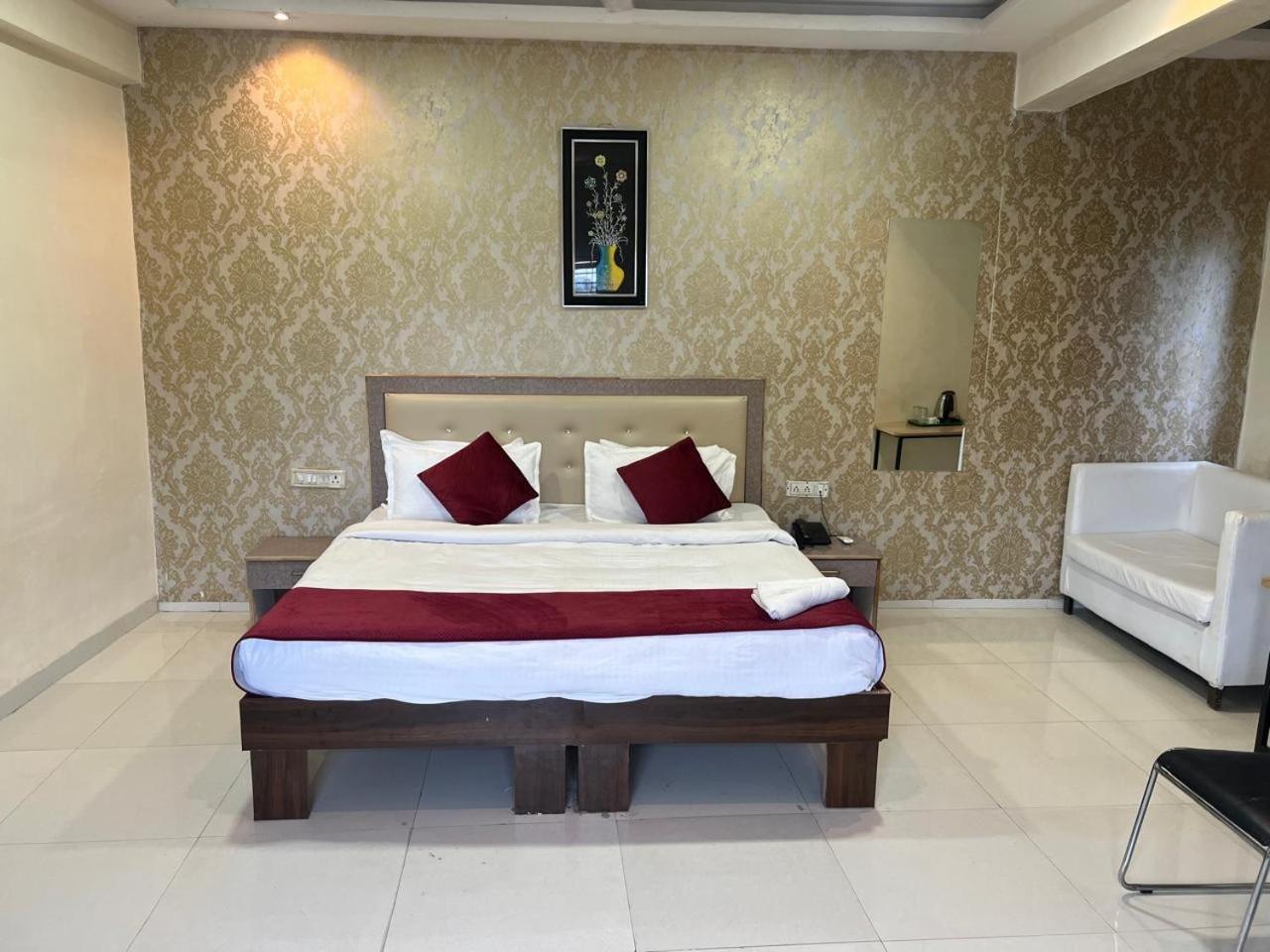Deluxe Room - Photo 34