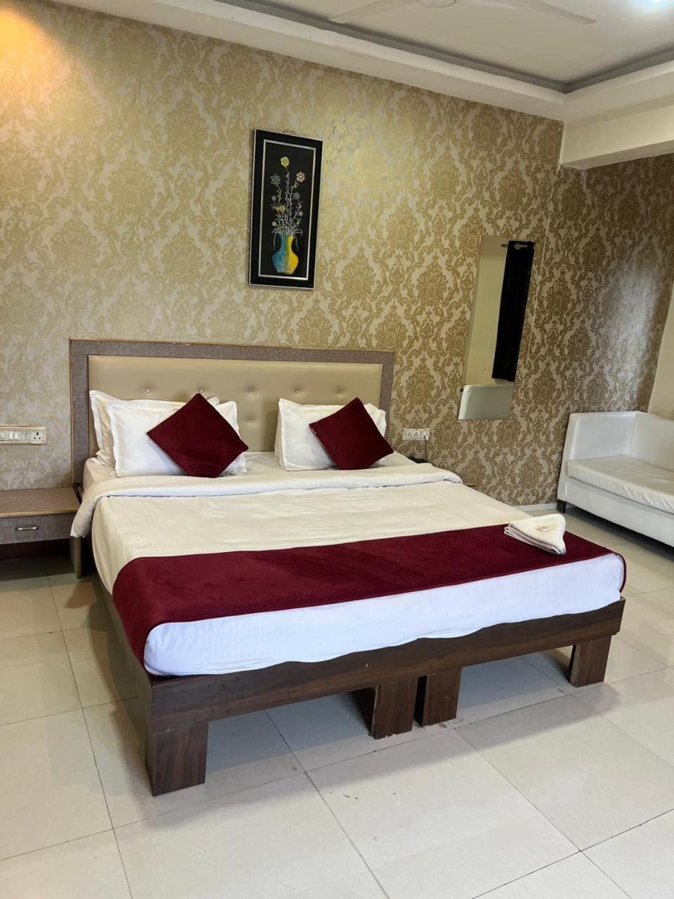 Deluxe Room - Photo 33