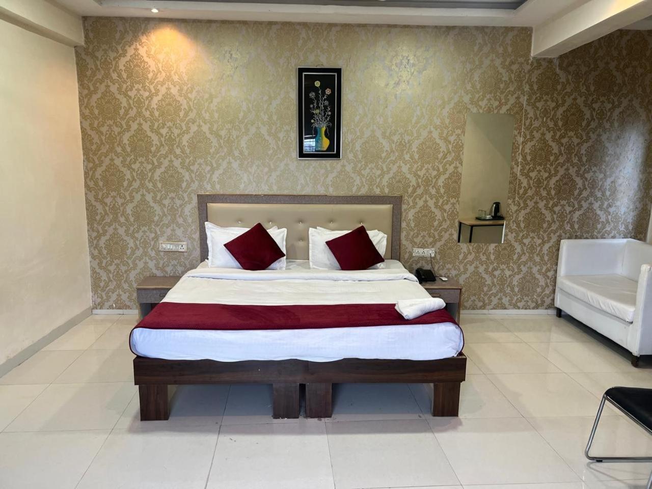 Deluxe Room - Photo 31