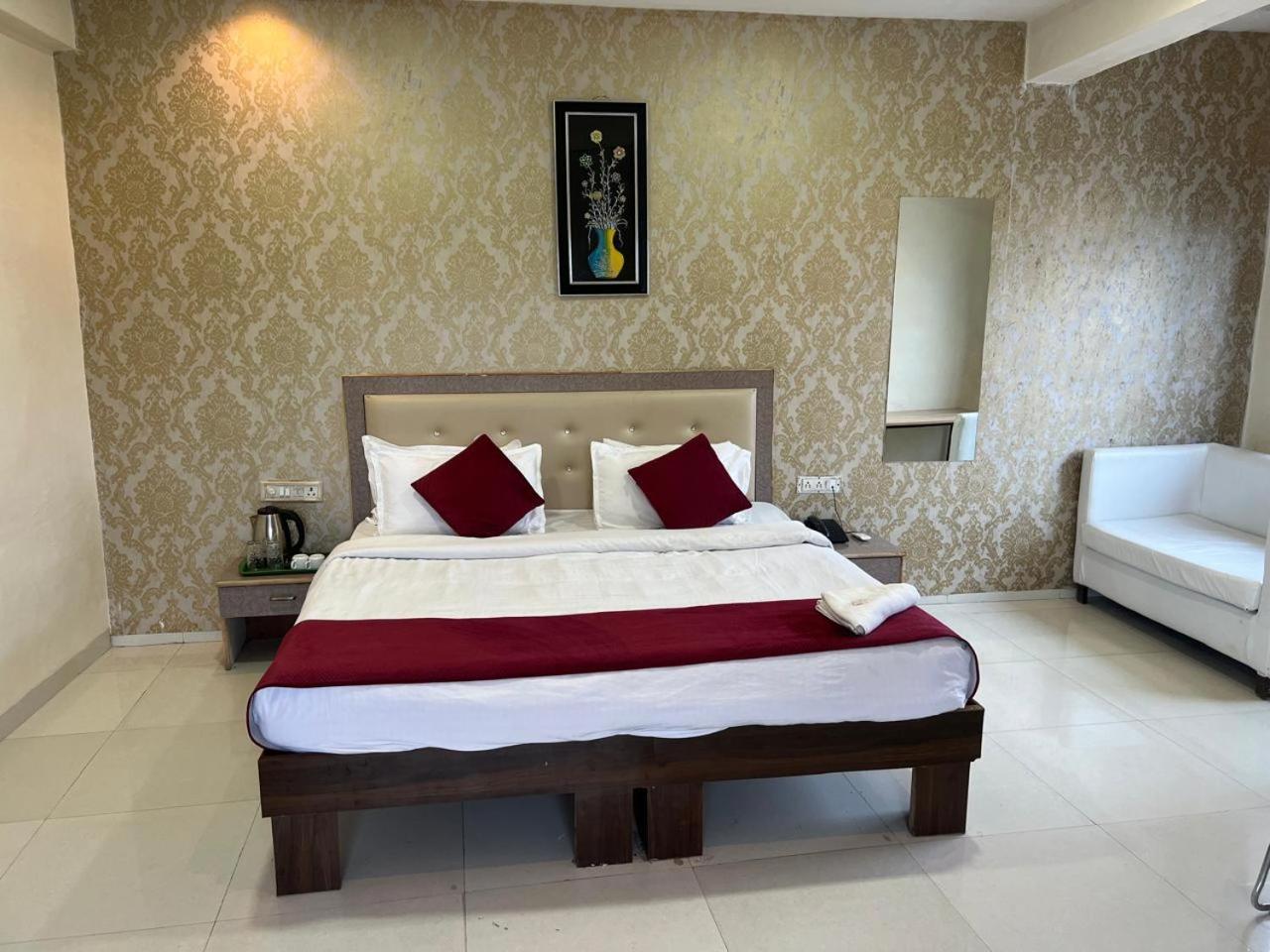 Deluxe Room - Photo 28