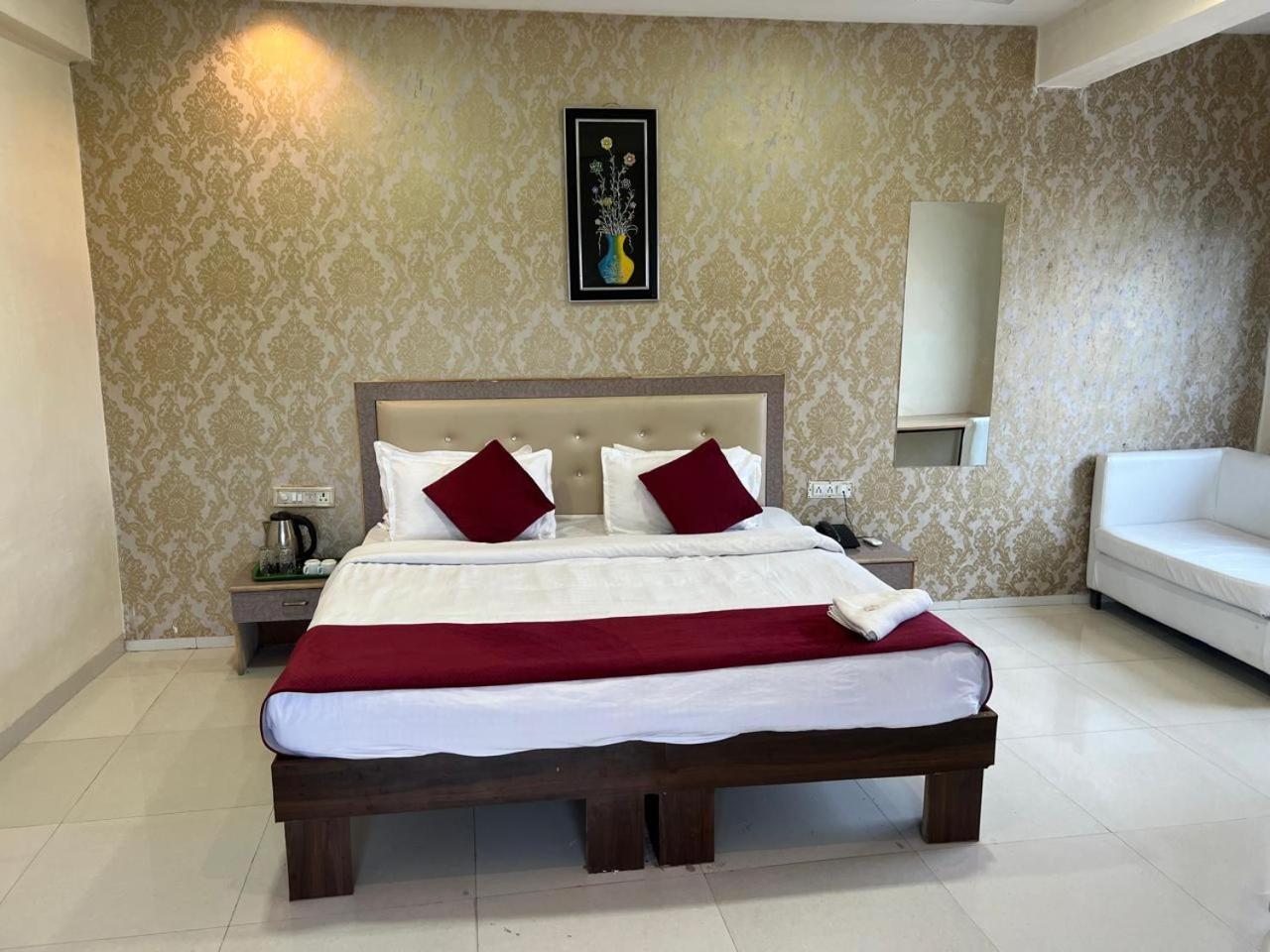 Deluxe Room - Photo 27