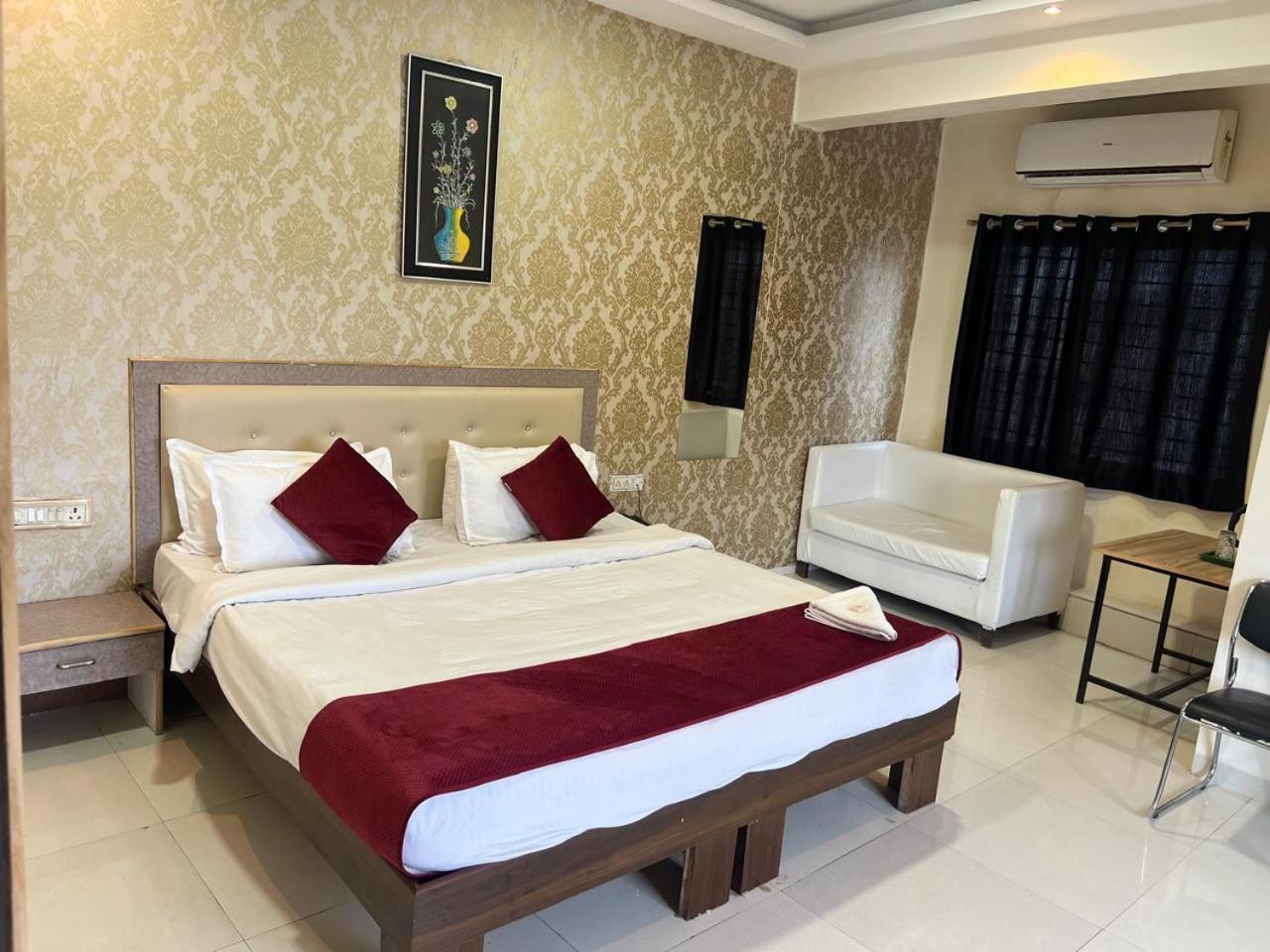 Deluxe Room - Photo 26