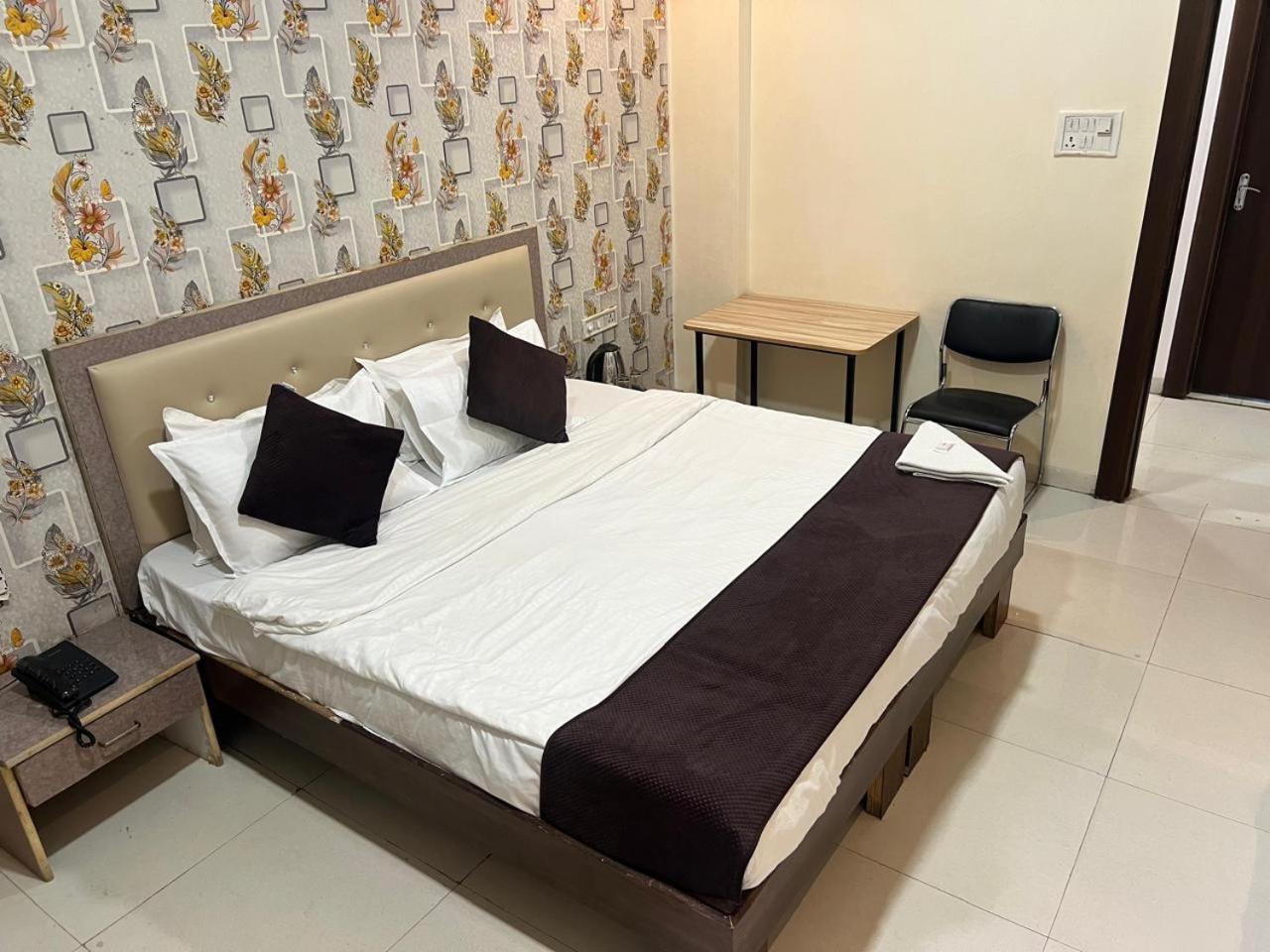 Deluxe Room - Photo 23