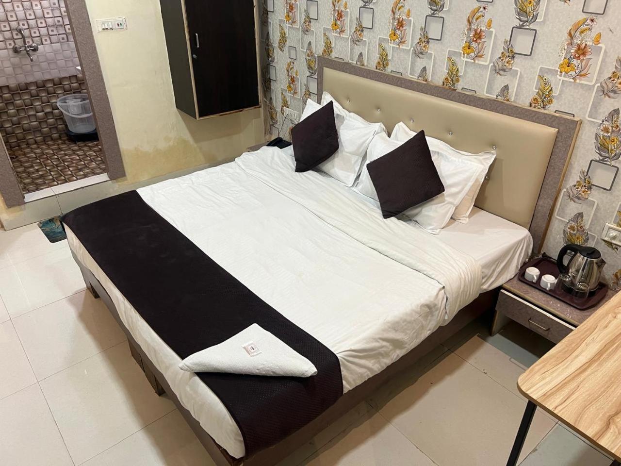 Deluxe Room - Photo 22