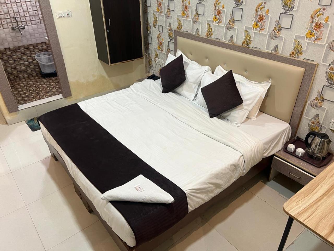 Deluxe Room - Photo 21